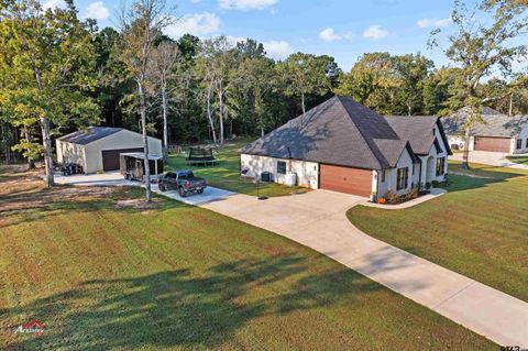 A home in Gladewater