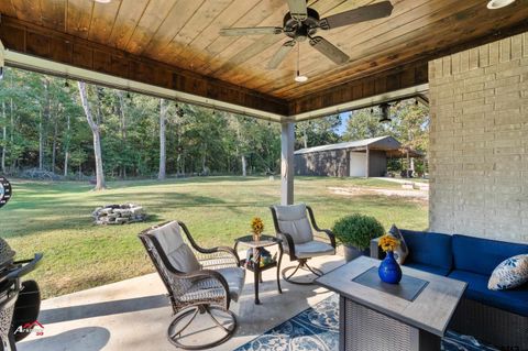 A home in Gladewater