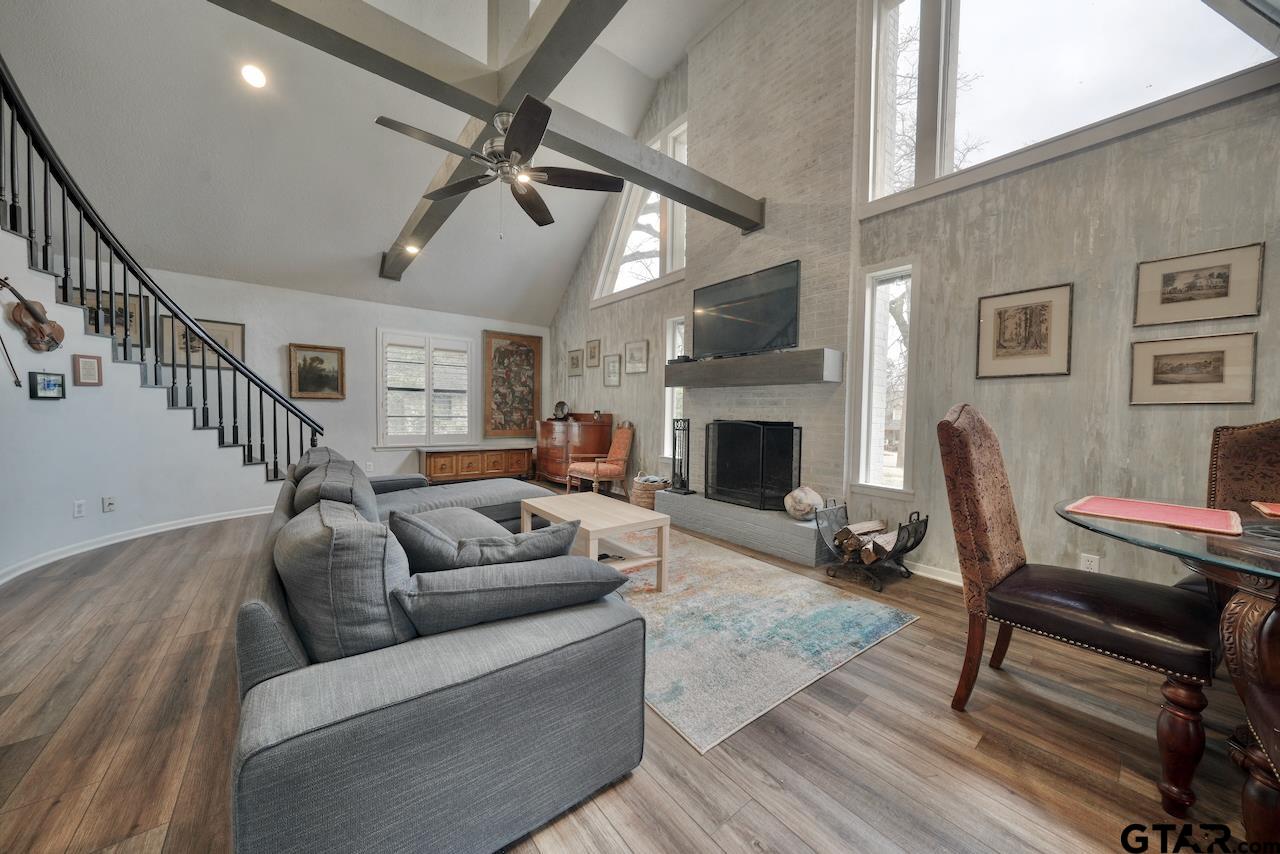 426 Lonestar Ln