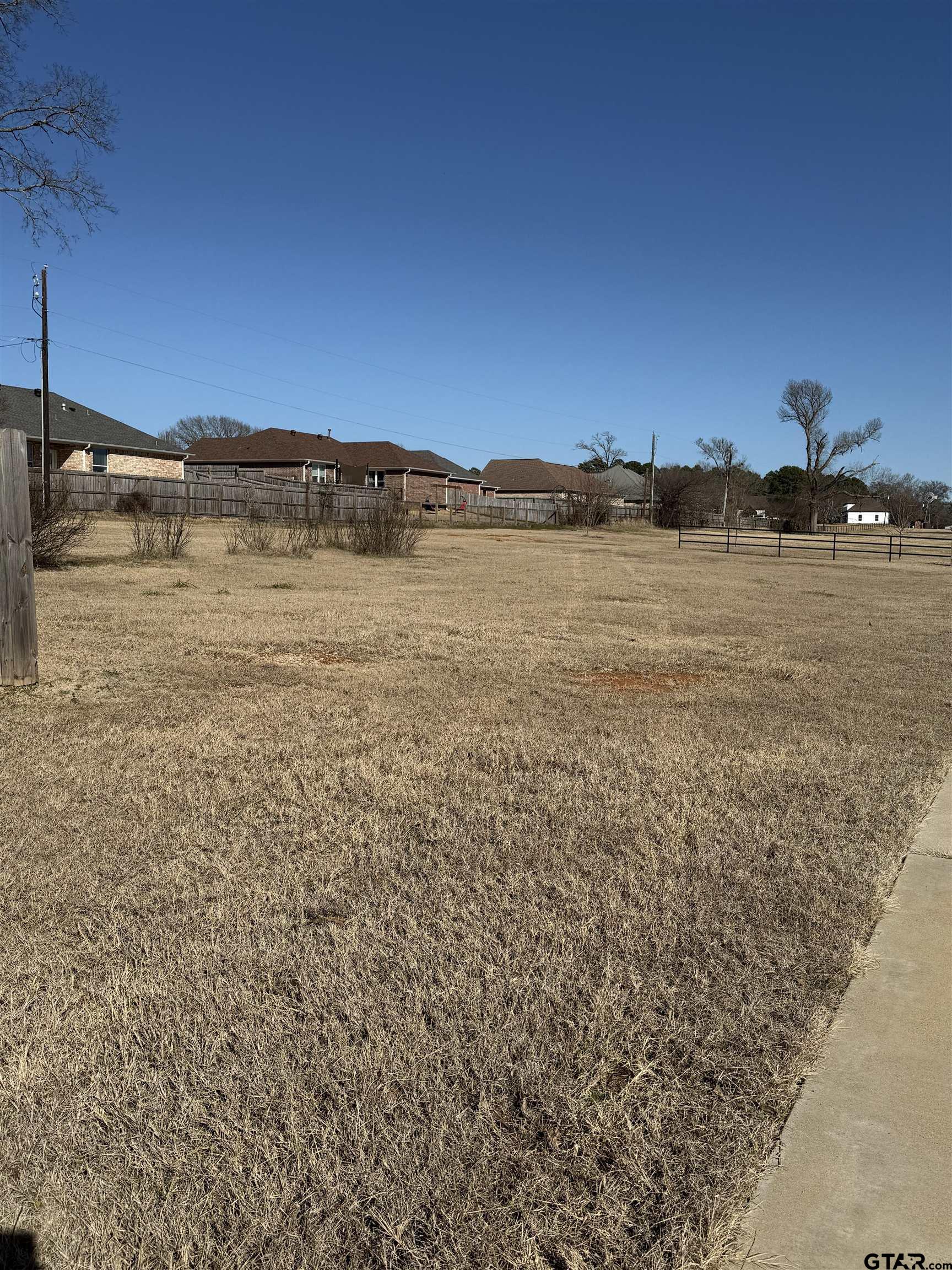 Photo 1 of 4 — 399 Maji Rd, Whitehouse, TX 75791
