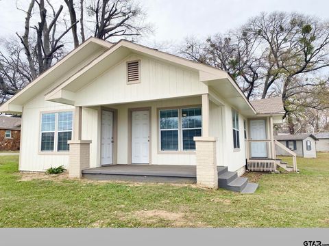 1304 W Ferguson Mt Pleasant TX 75455