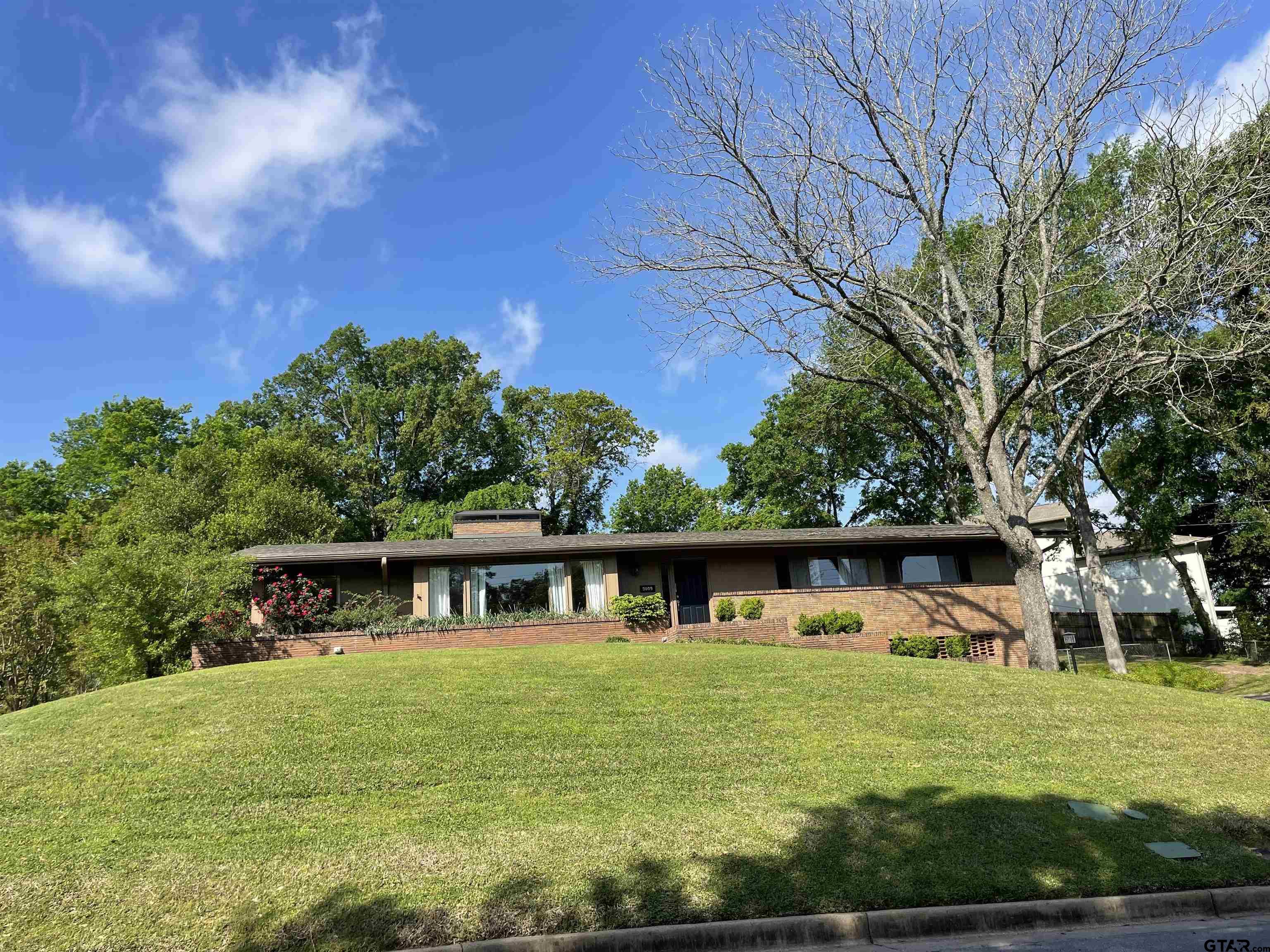 3809 Arlington Ave.