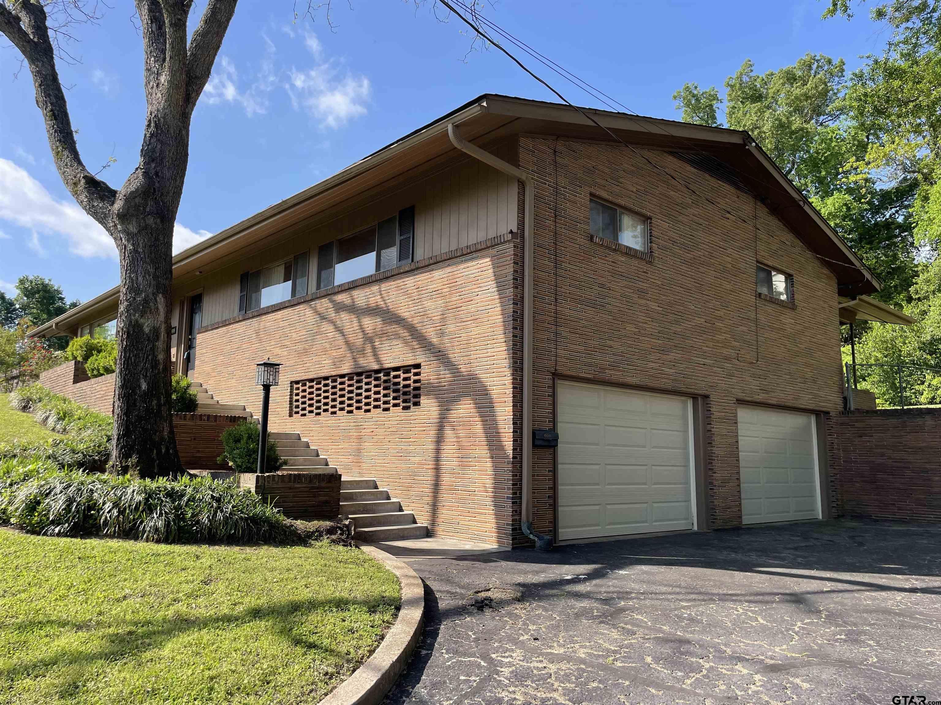 3809 Arlington Ave.