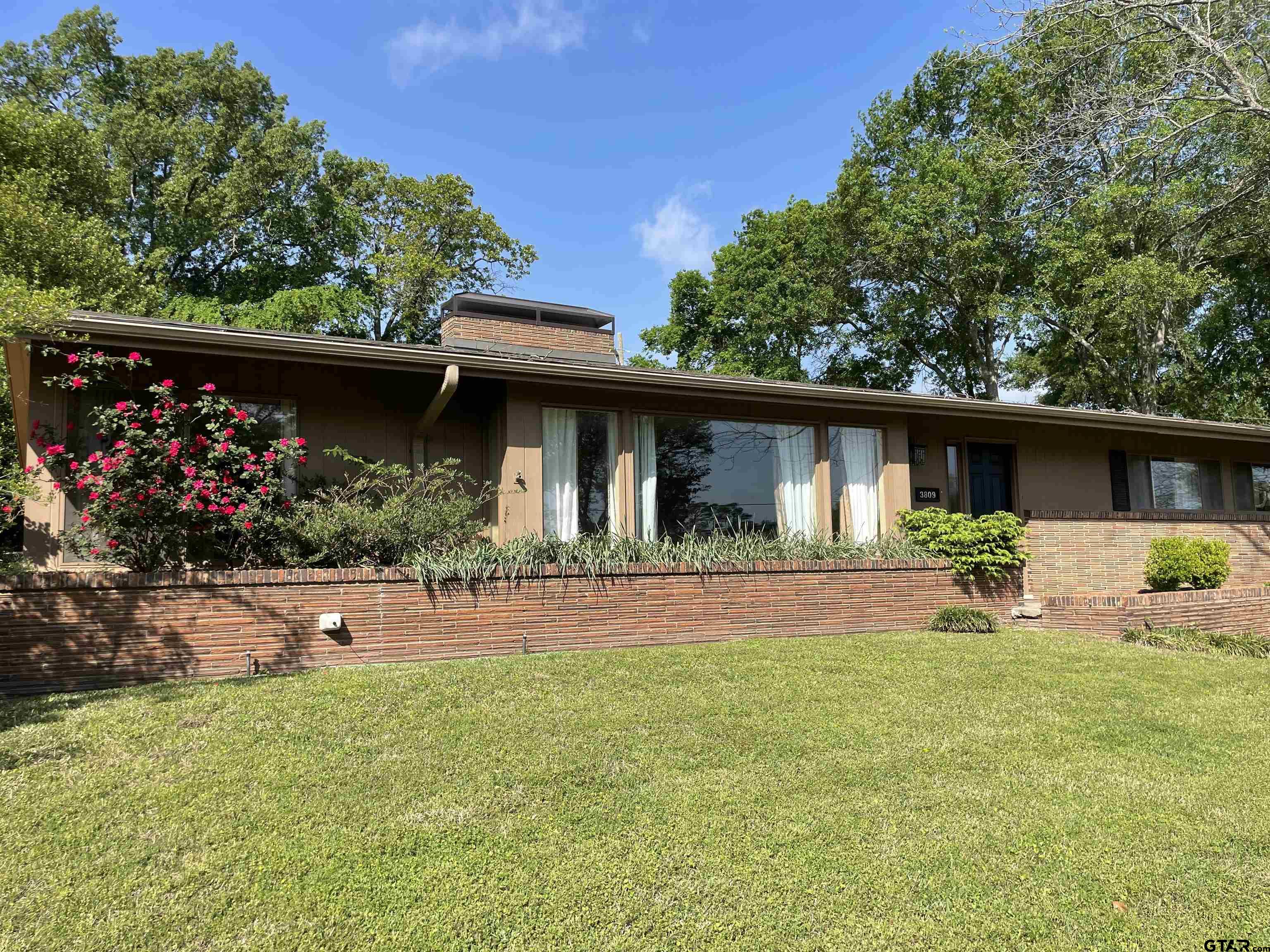 3809 Arlington Ave.