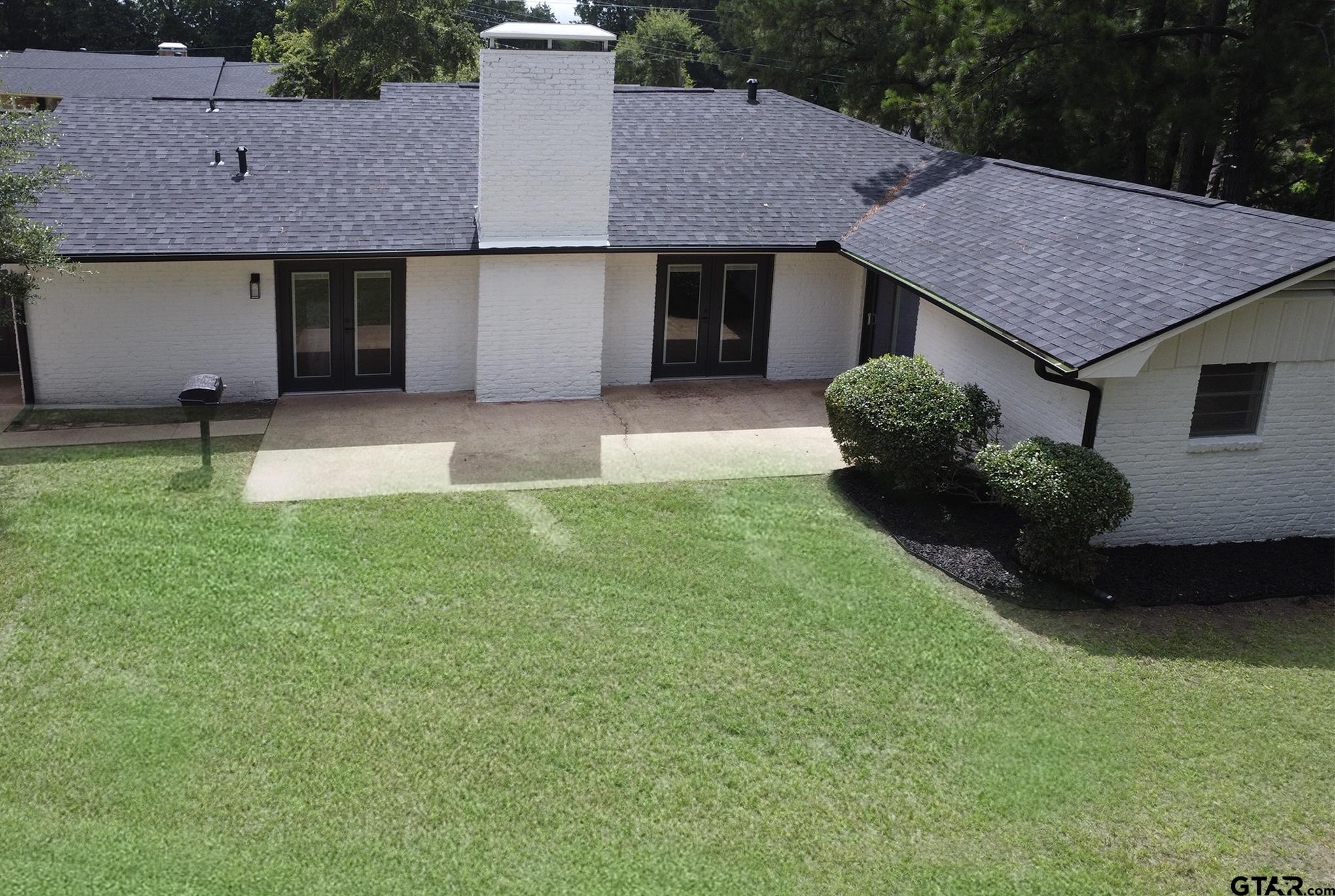 914 Neches Dr