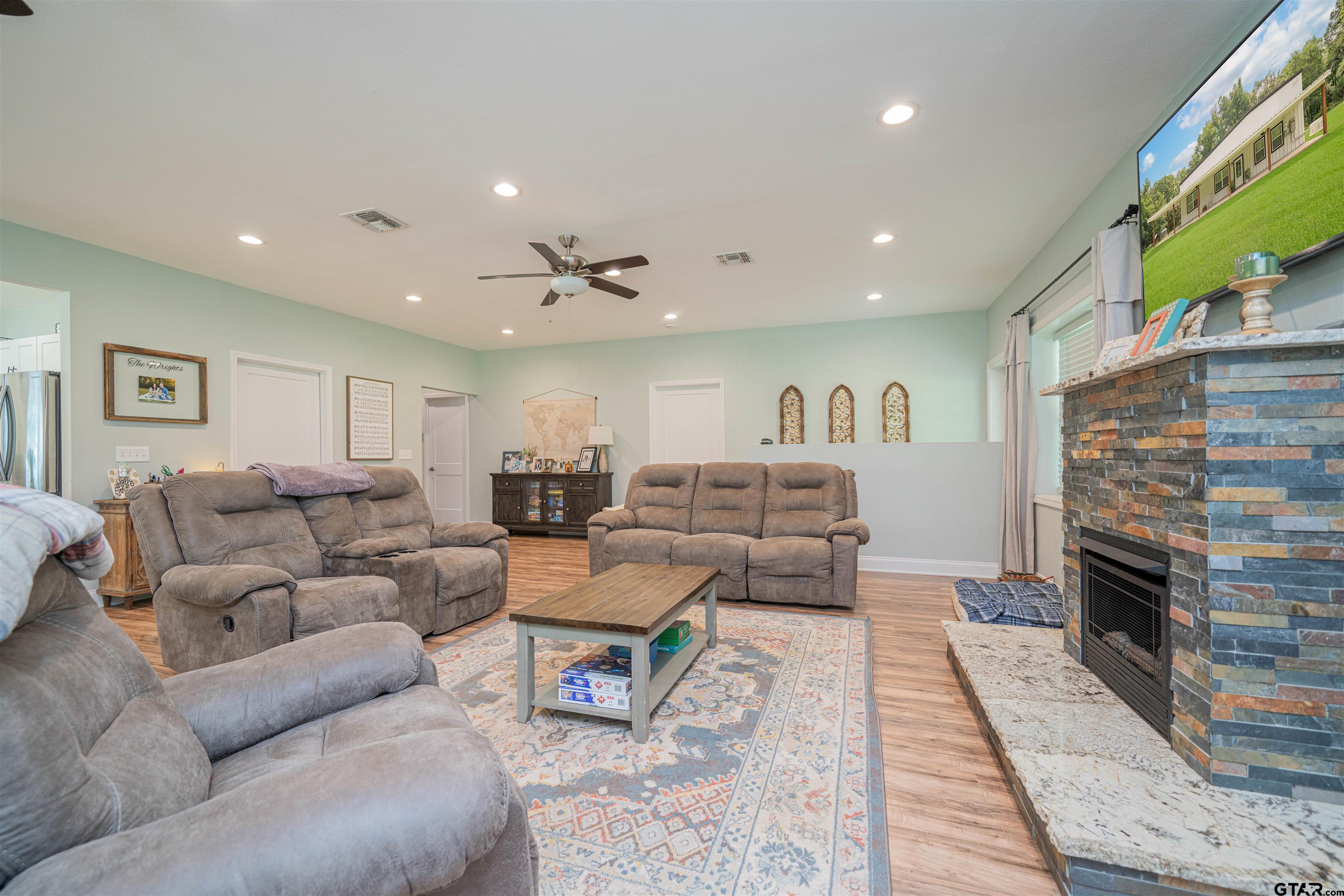 2212 Farmers Branch