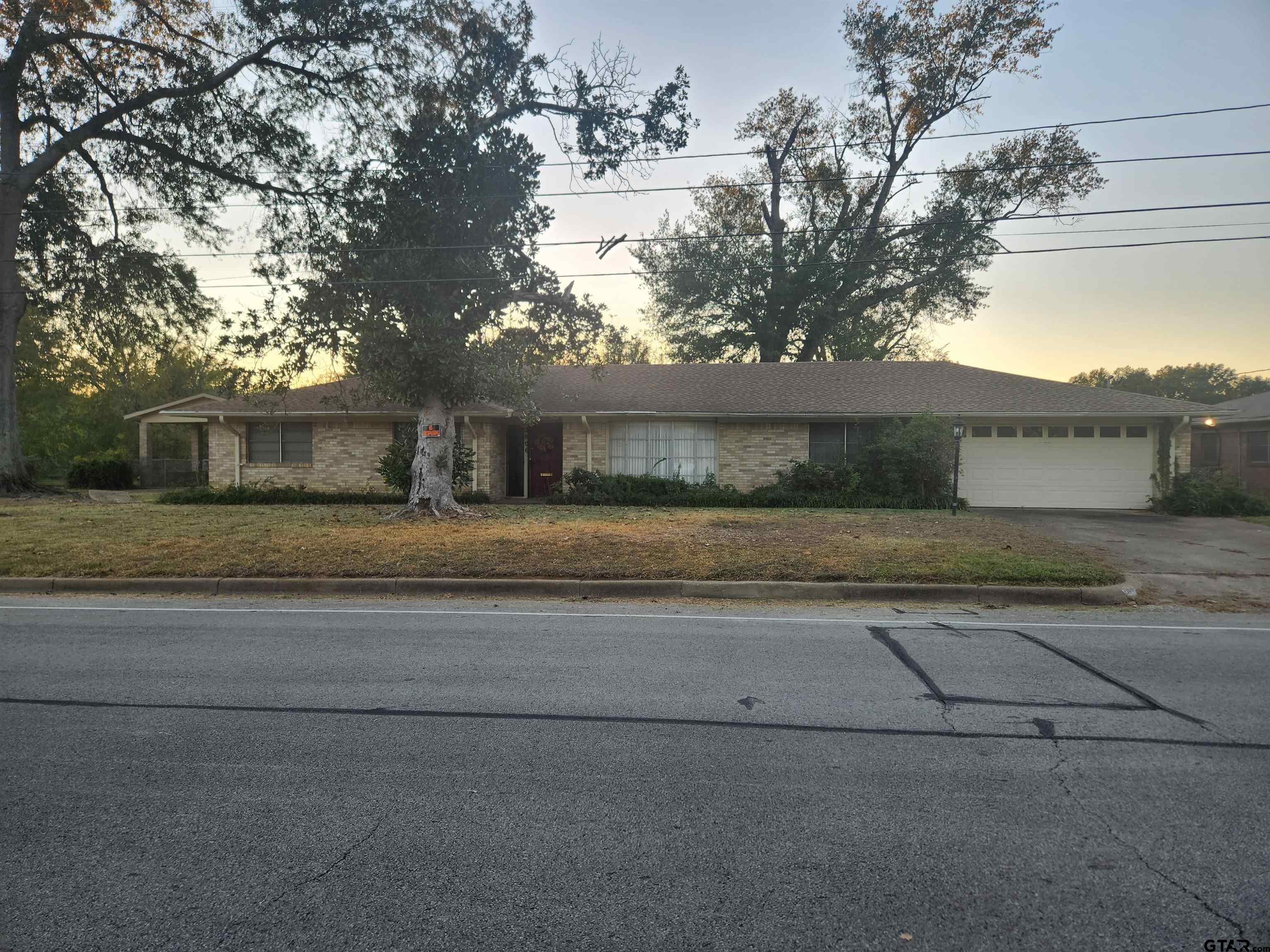 2806 N Glass Ave