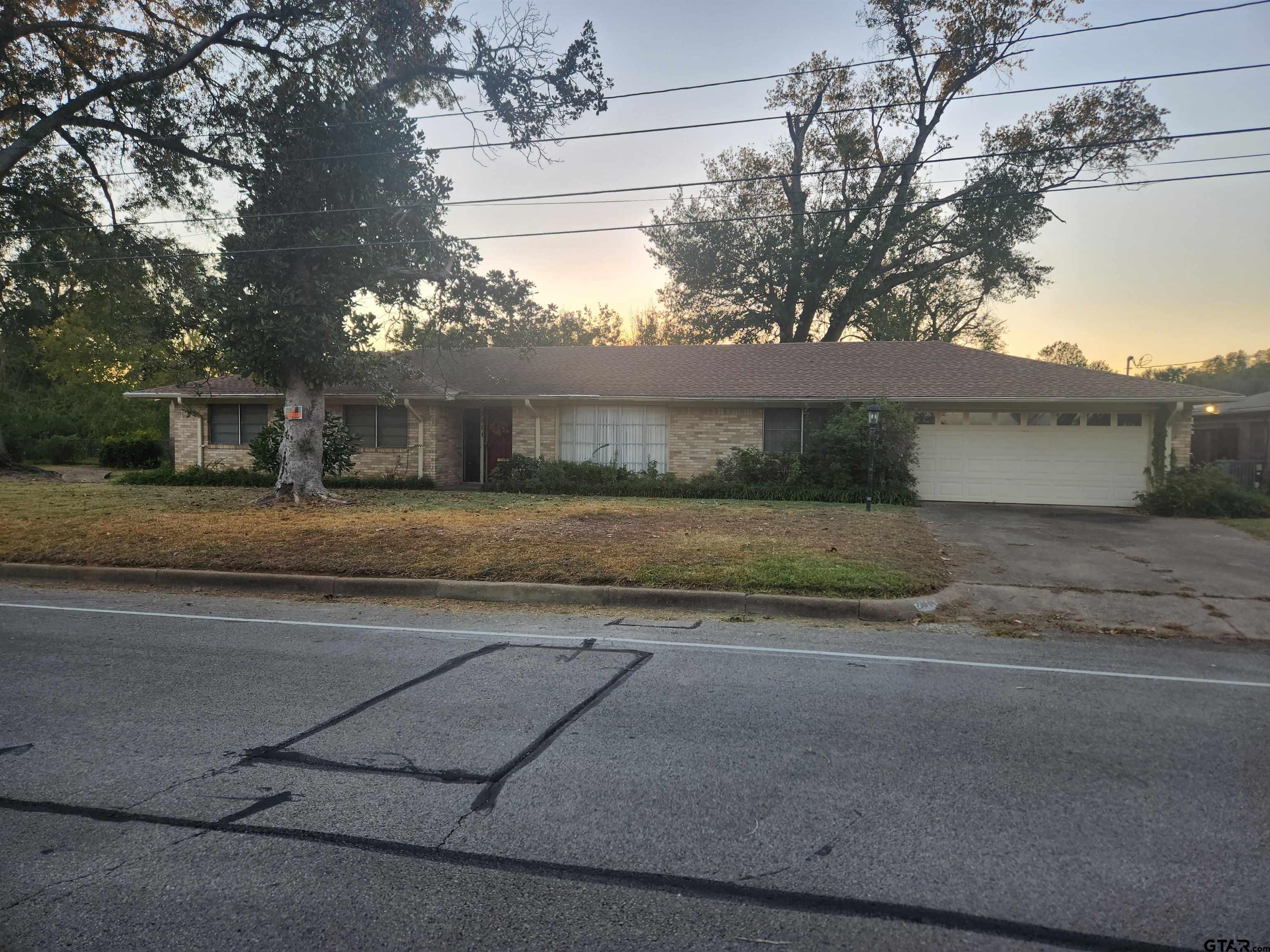 2806 N Glass Ave