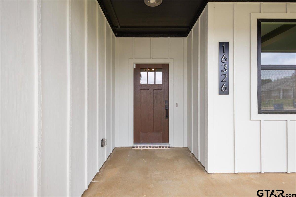 16326 Crossing Circle