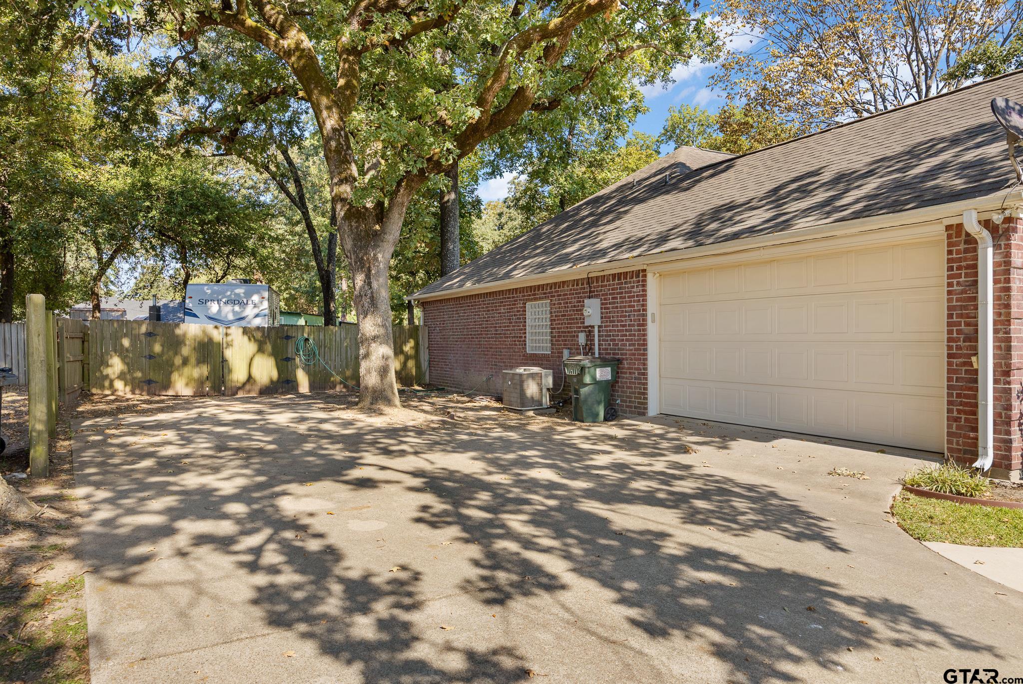 21222 Dogwood