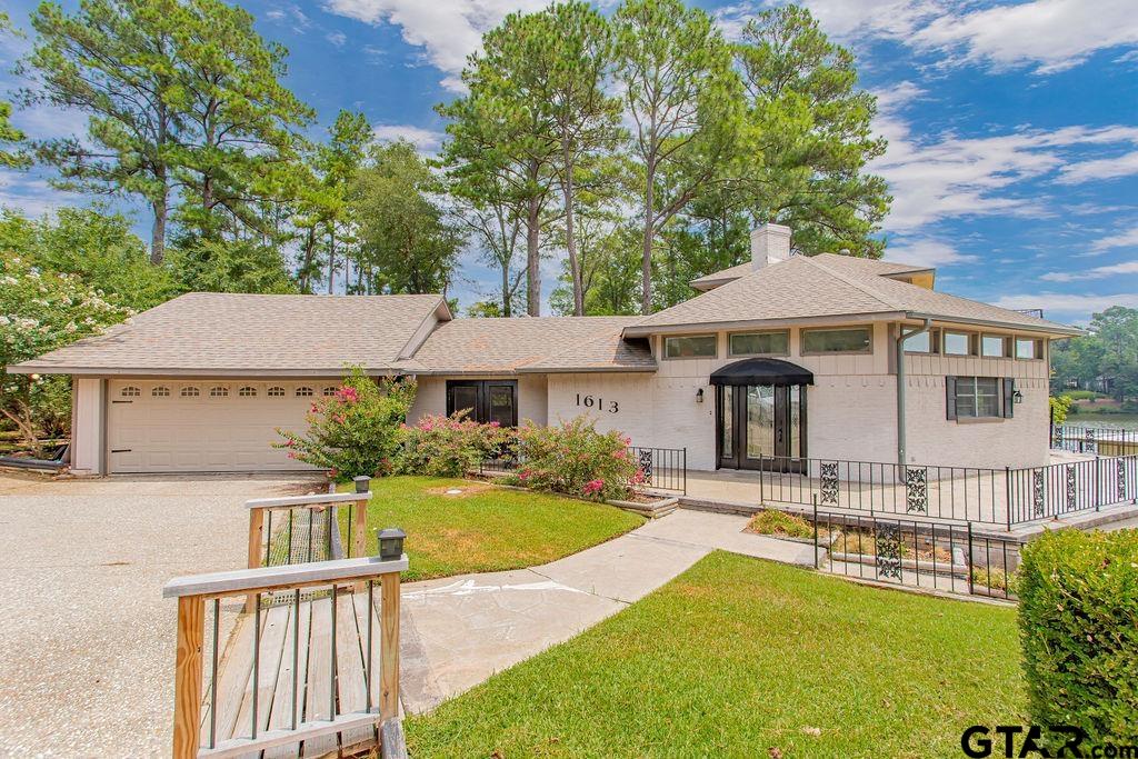 1613 Tanglewood Drive East