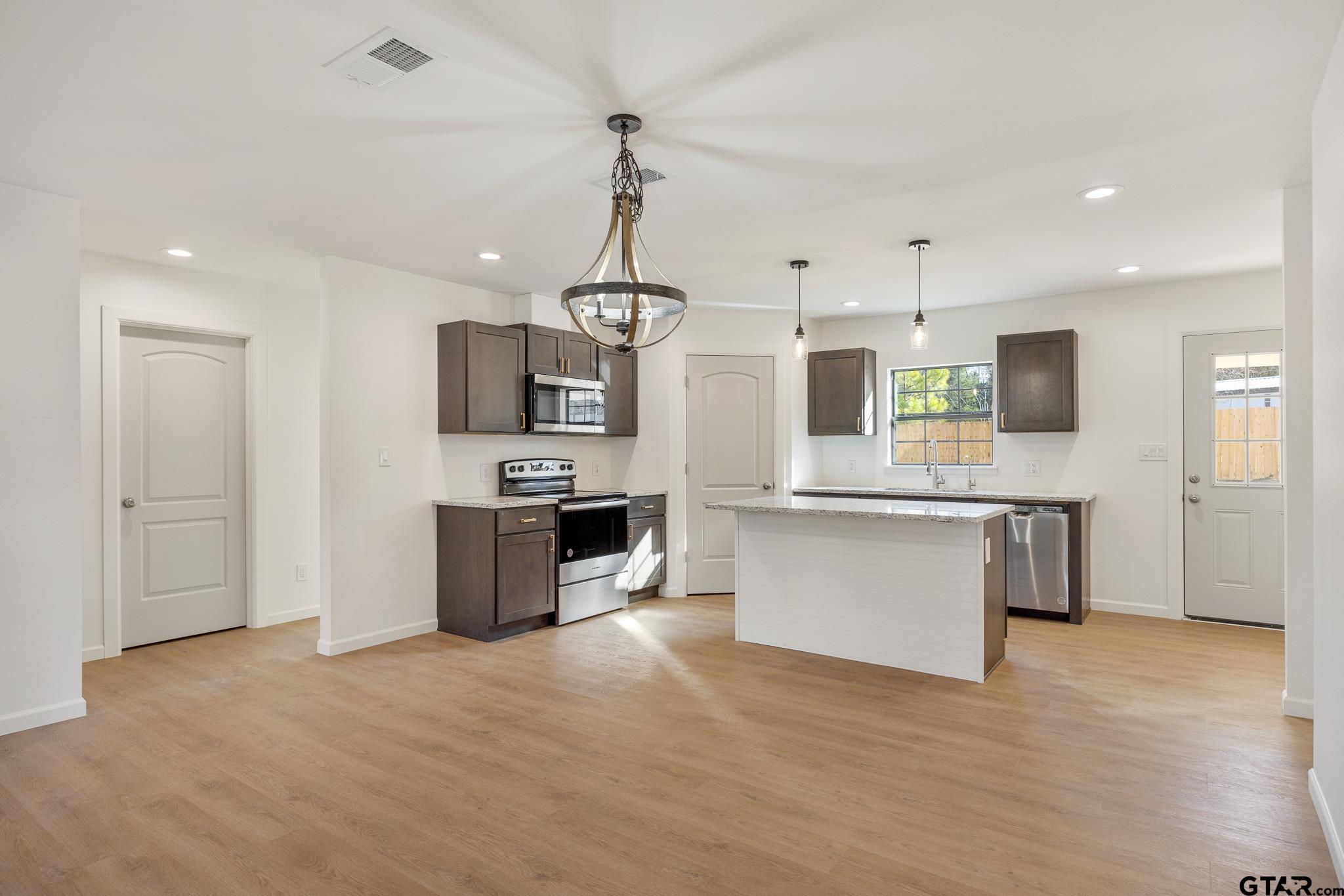 Bullard, Texas 75757, United States, 3 Bedrooms Bedrooms, ,2 BathroomsBathrooms,Residential,Active,148424