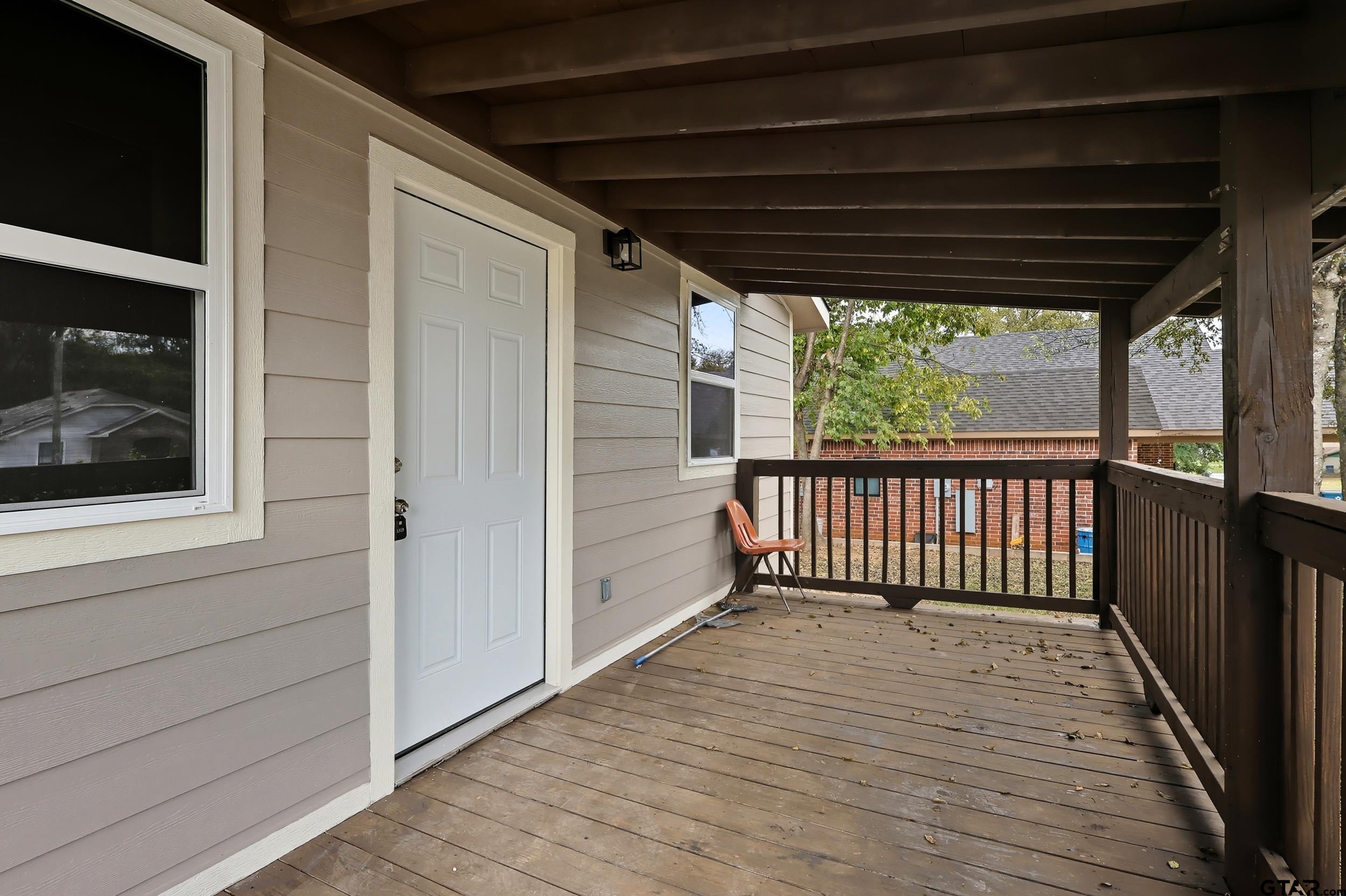 1005 E 9th