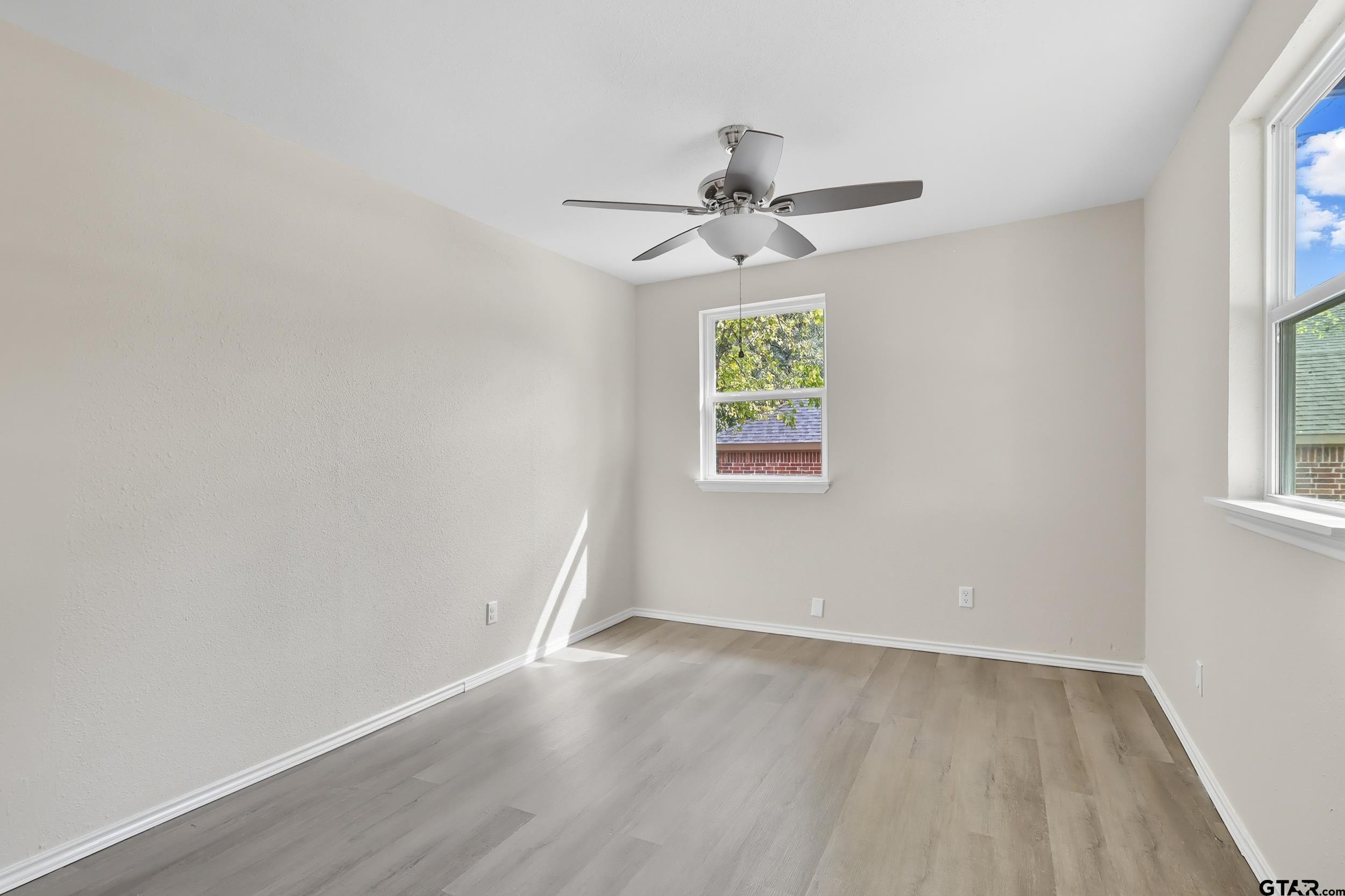 1005 E 9th
