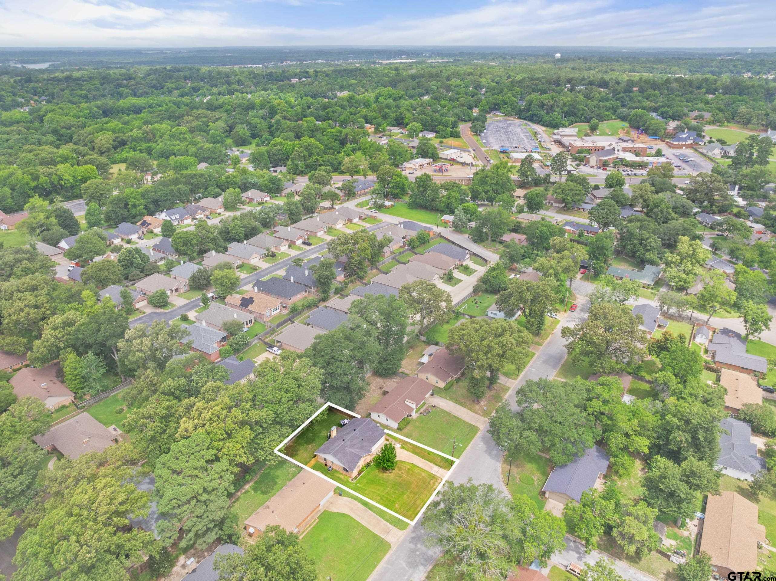 3433 Cloverdale Dr