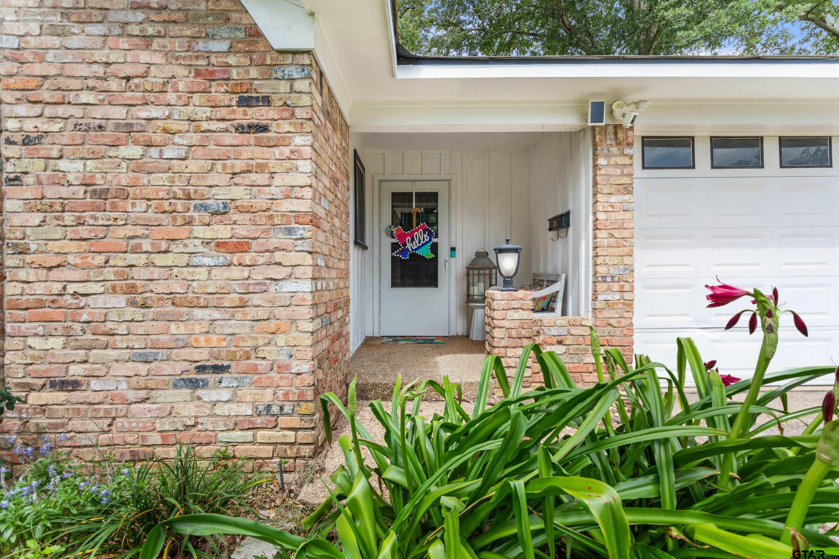 3433 Cloverdale Dr