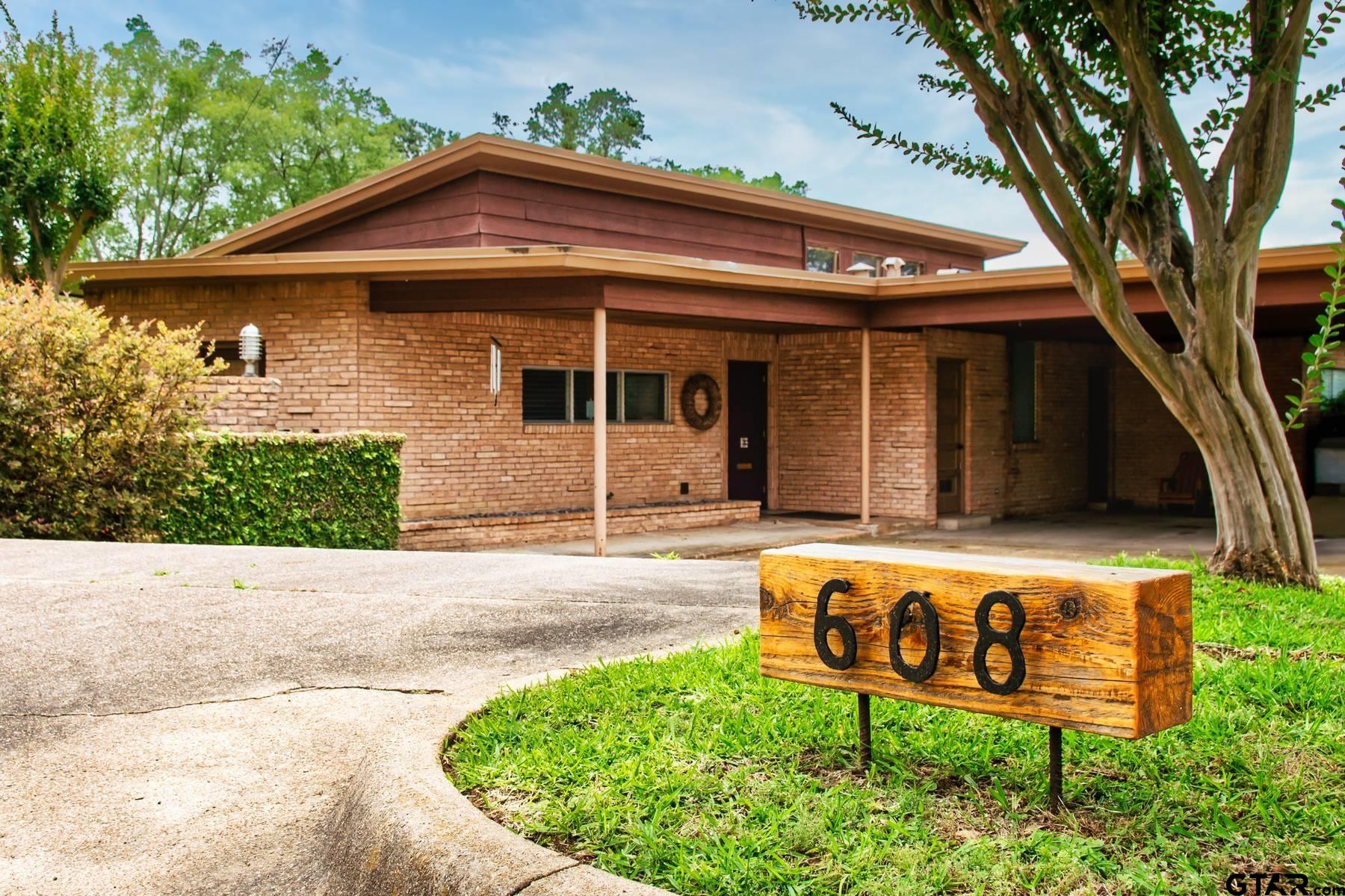 608 W Camellia St.
