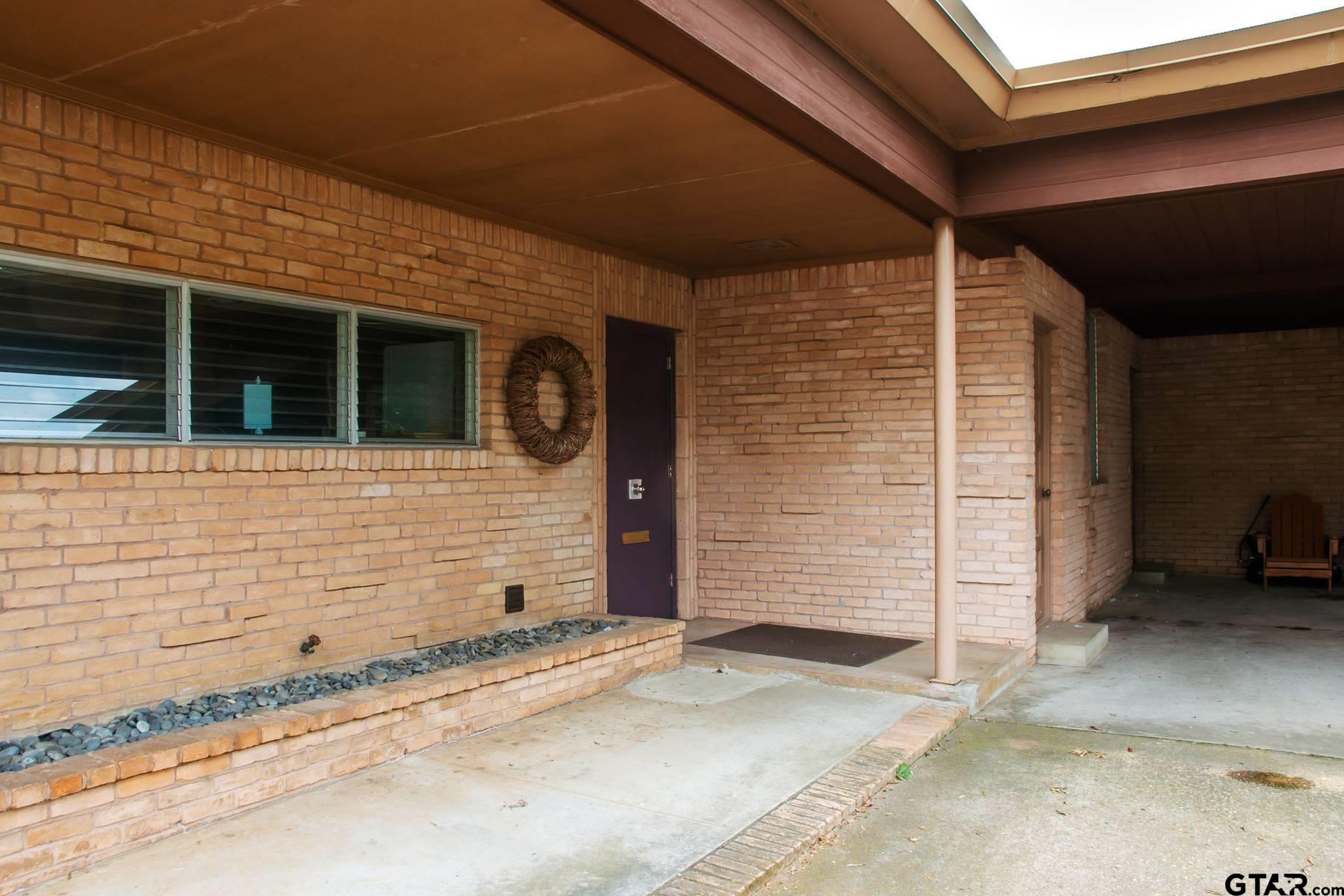 608 W Camellia St.