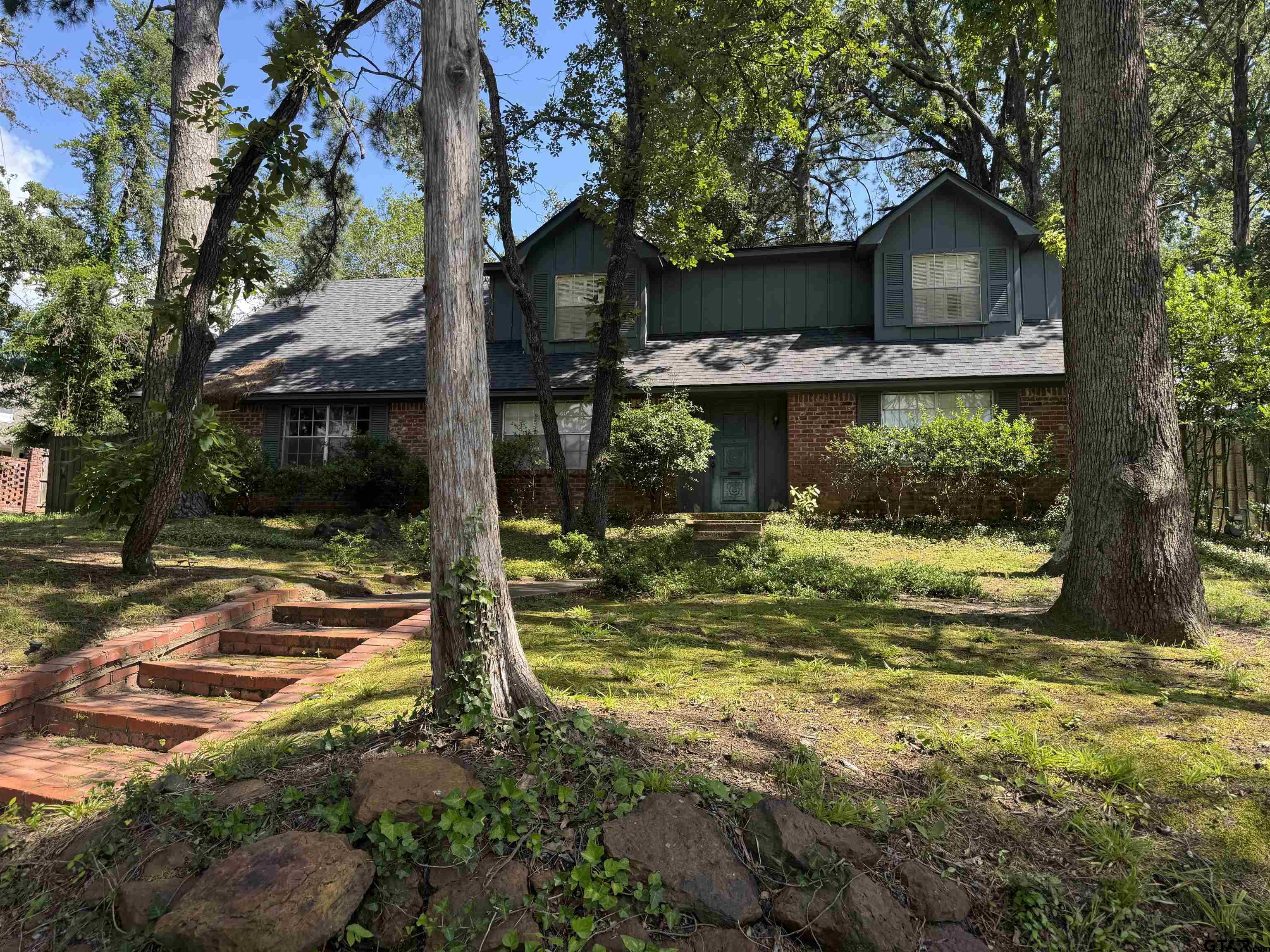 1113 East Amherst