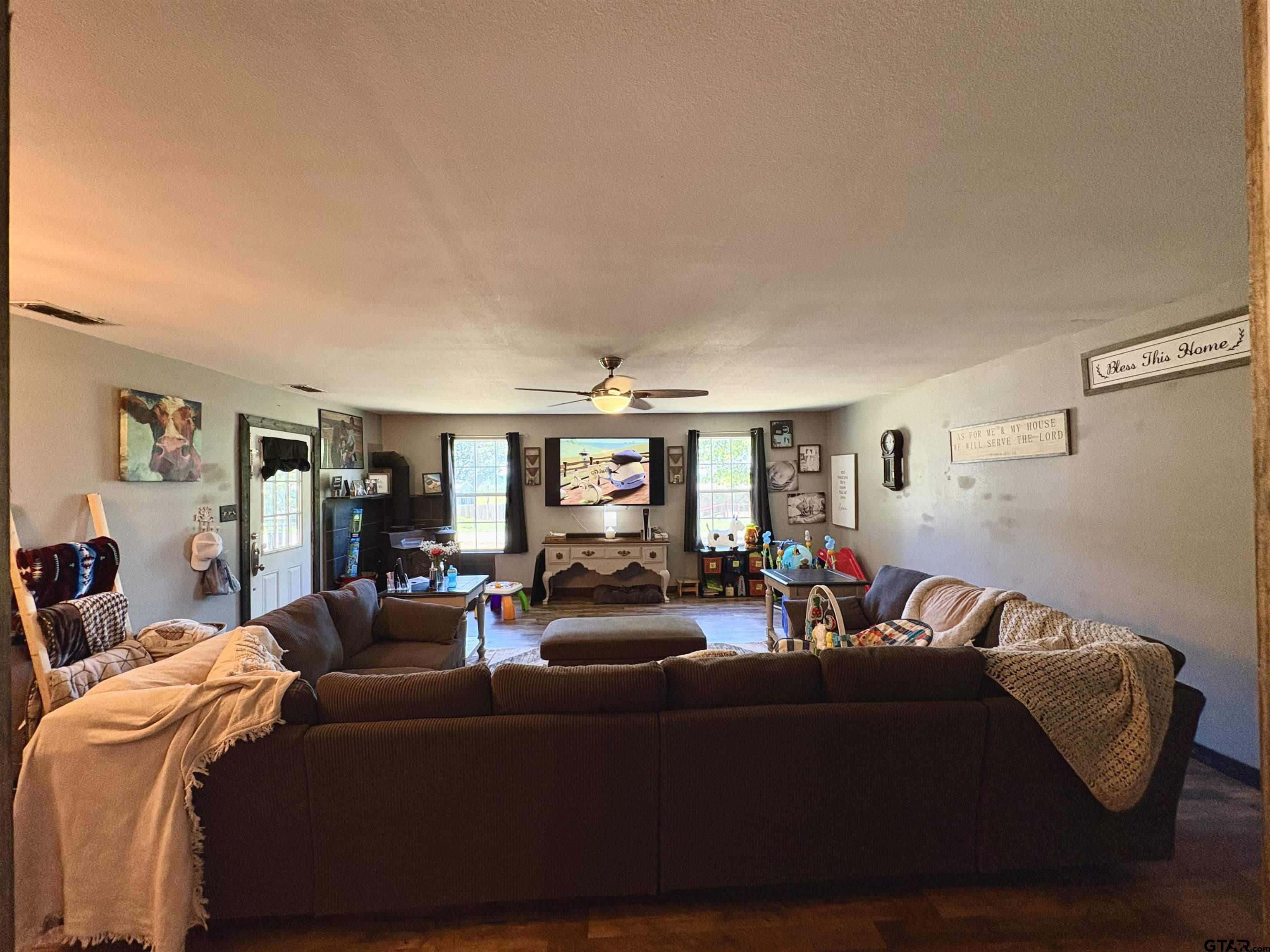 9394 Grape Ave