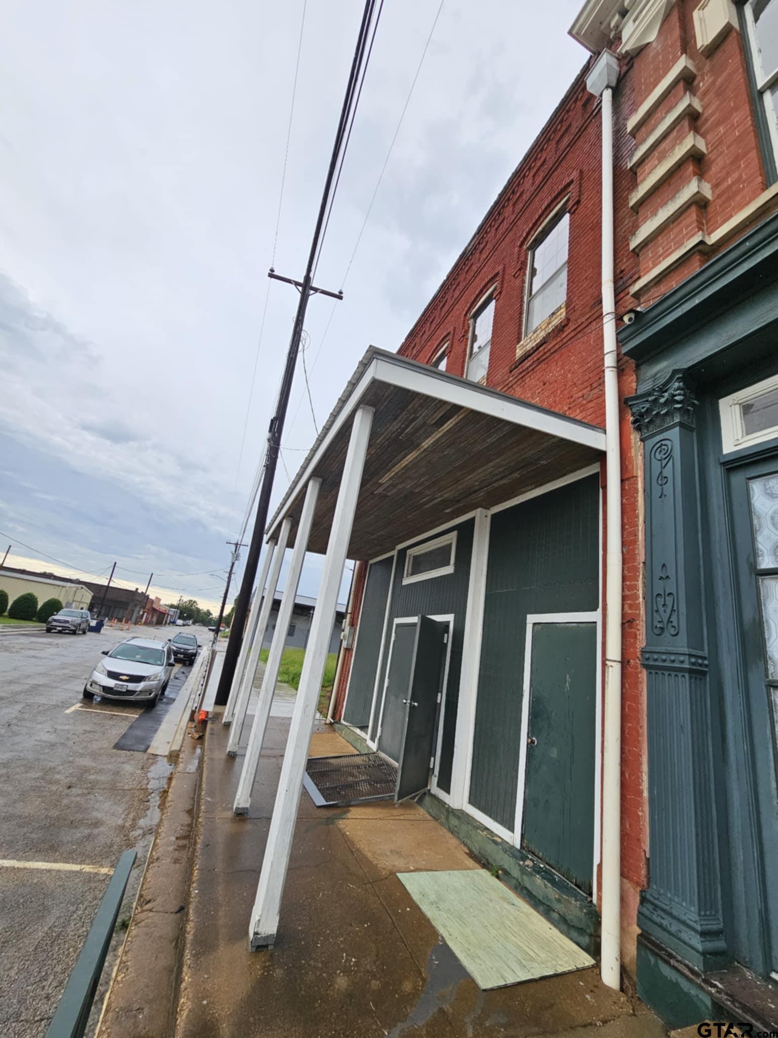 404 W Oak