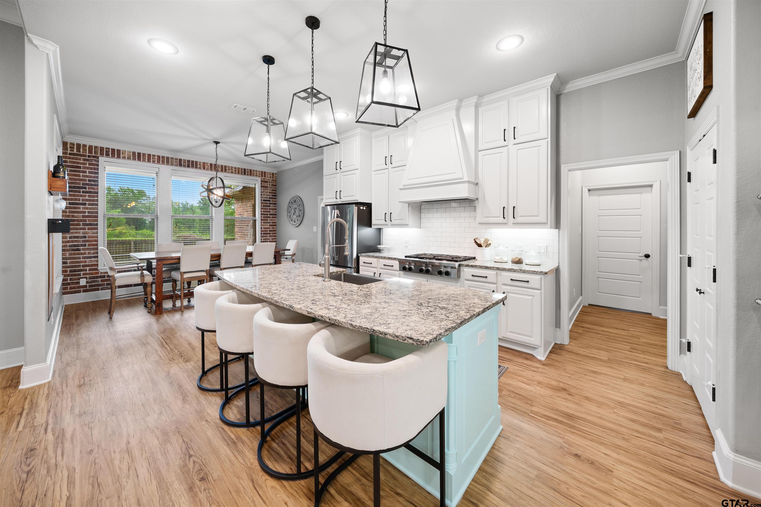 1013 Crescent Hill Ct
