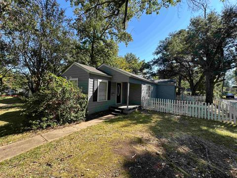 2628 Oaklawn Tyler TX 75701