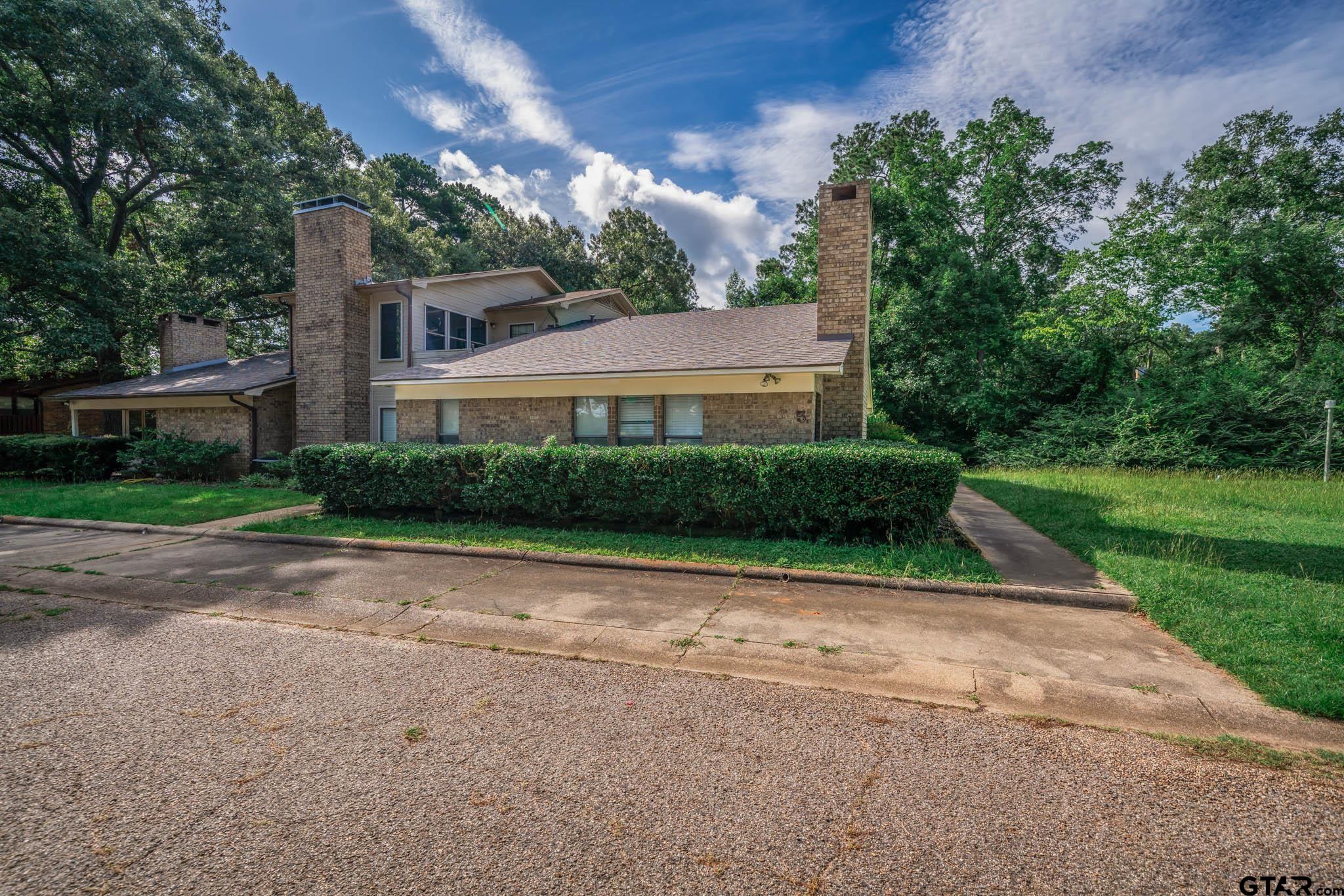 5 Woodland Springs Dr.