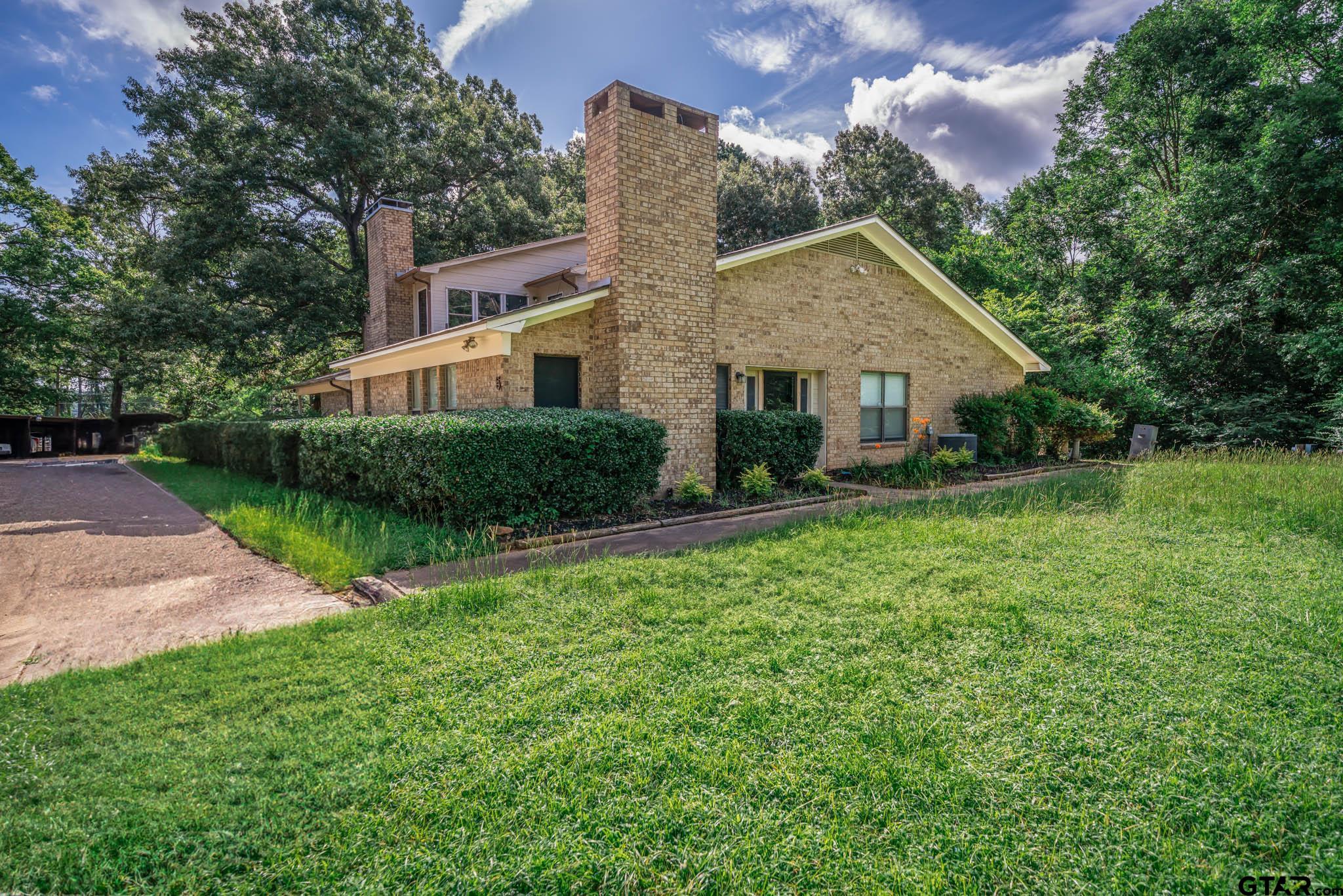 5 Woodland Springs Dr.