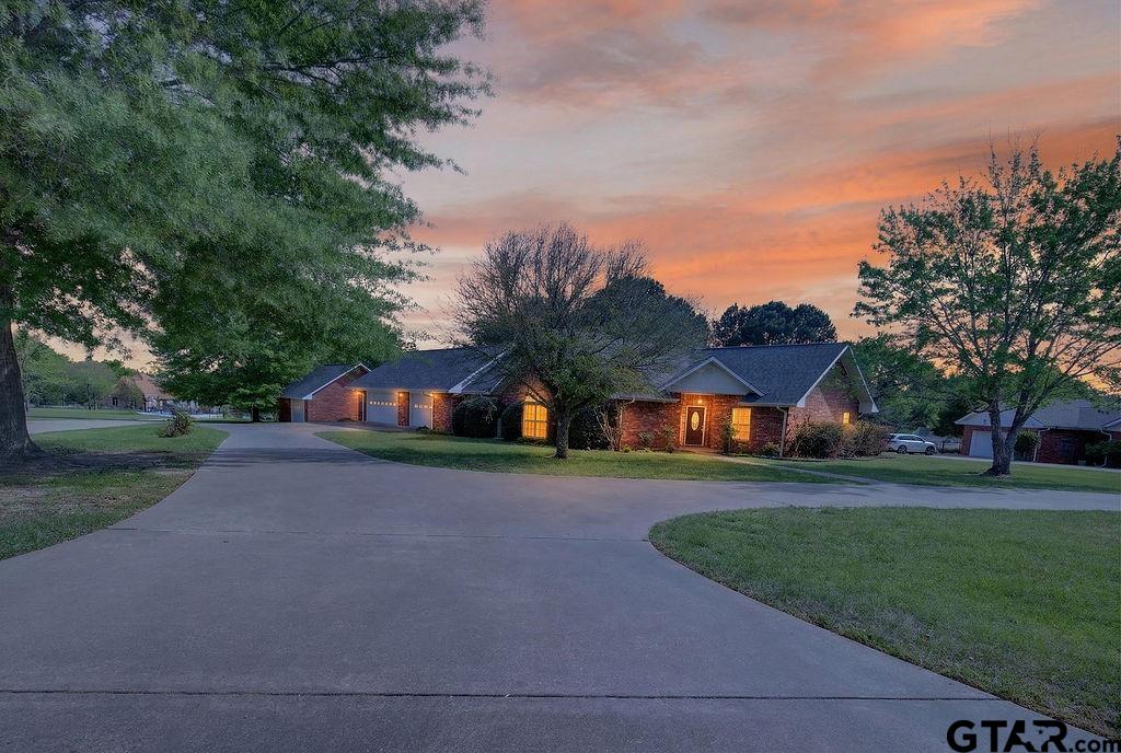 2436 Lakefront Shores