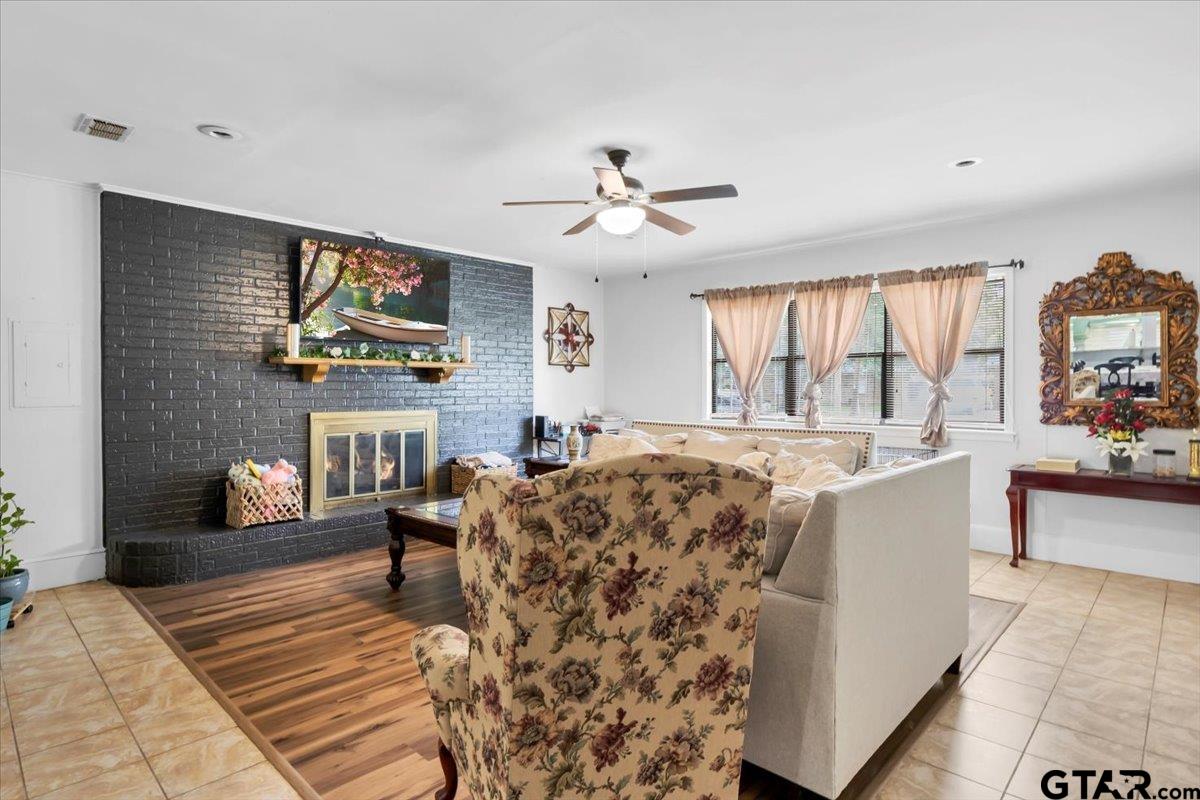 2631 Amy Ln