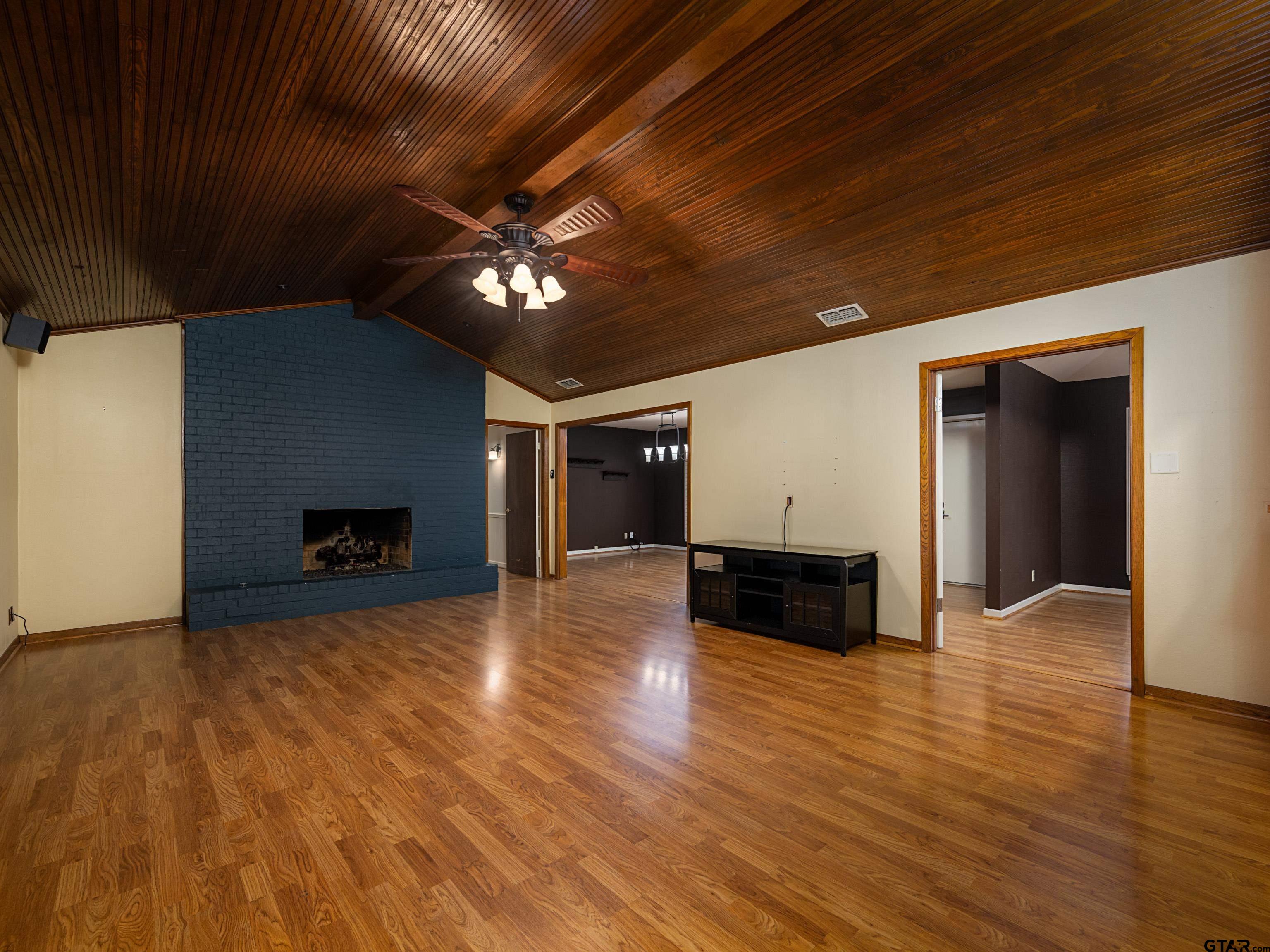 4010 Silverwood