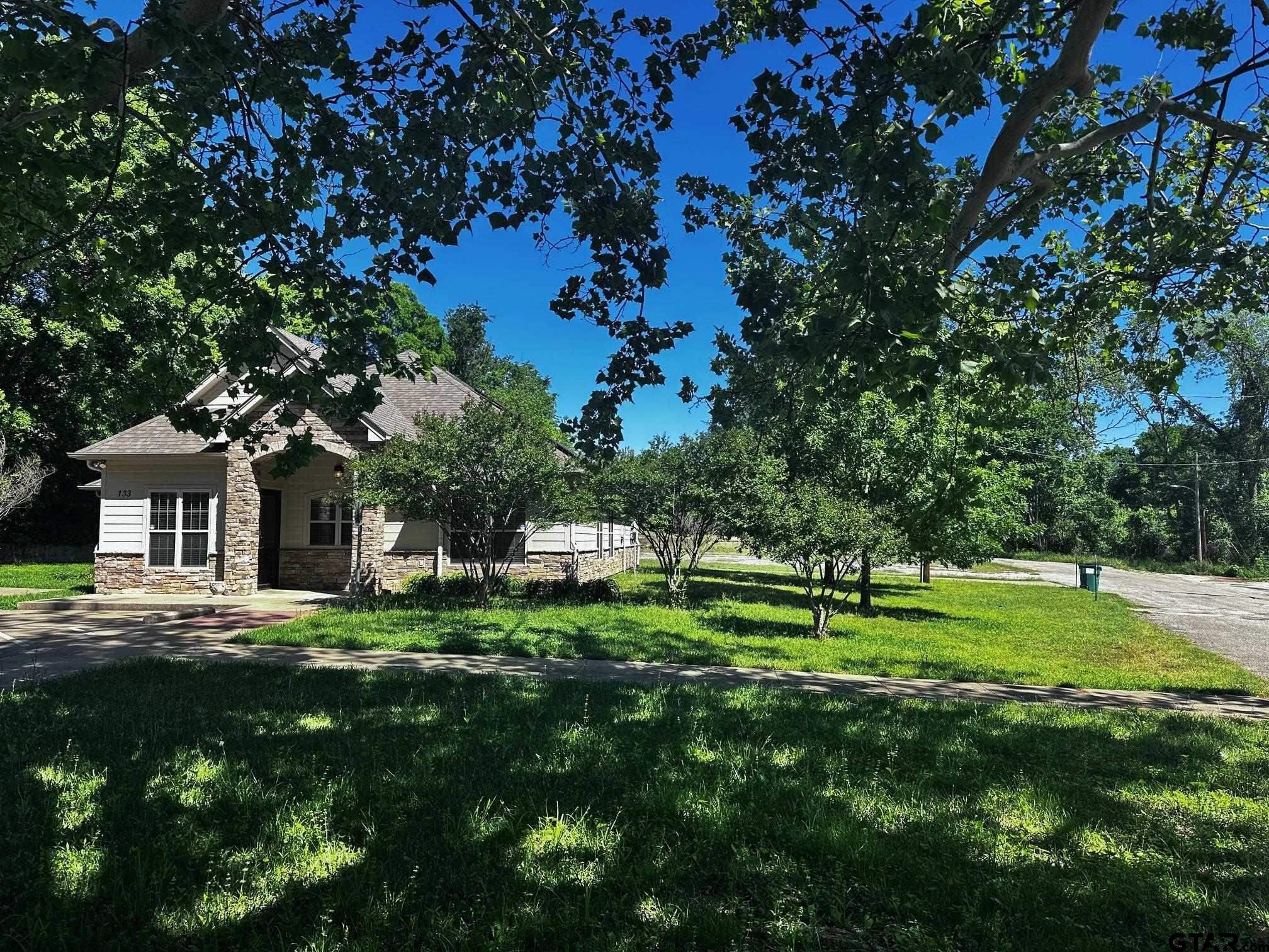 133 E REAGAN