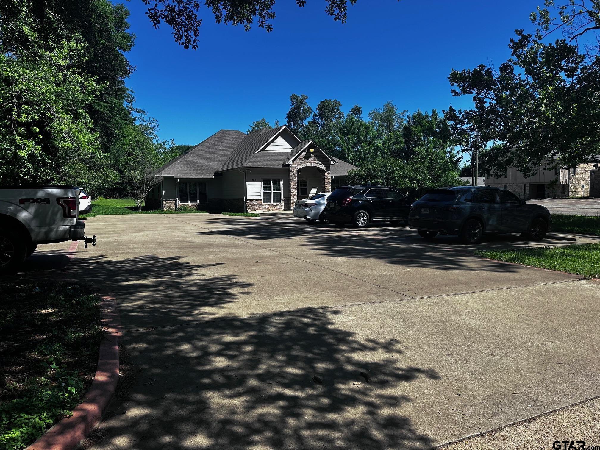 133 E REAGAN
