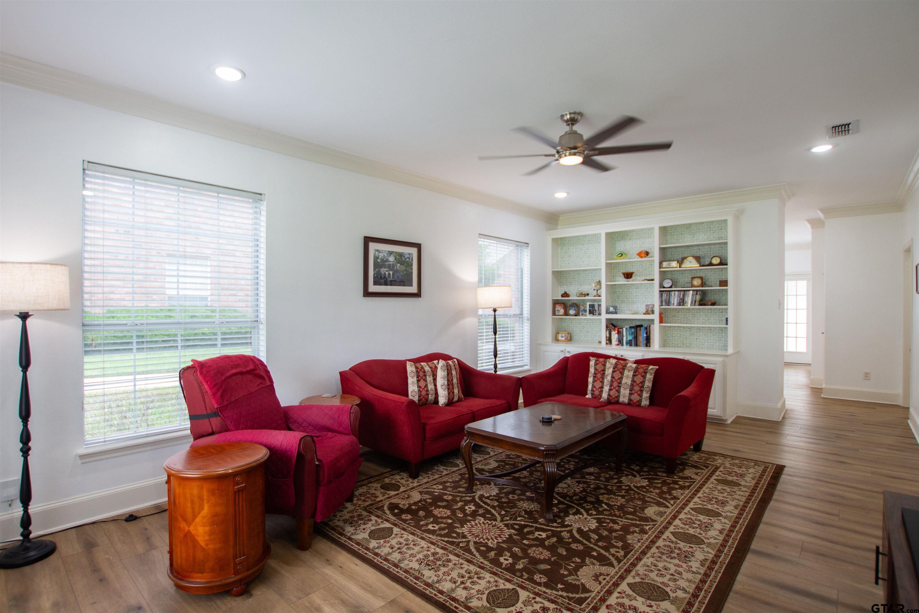 1914 Hollylake Cir