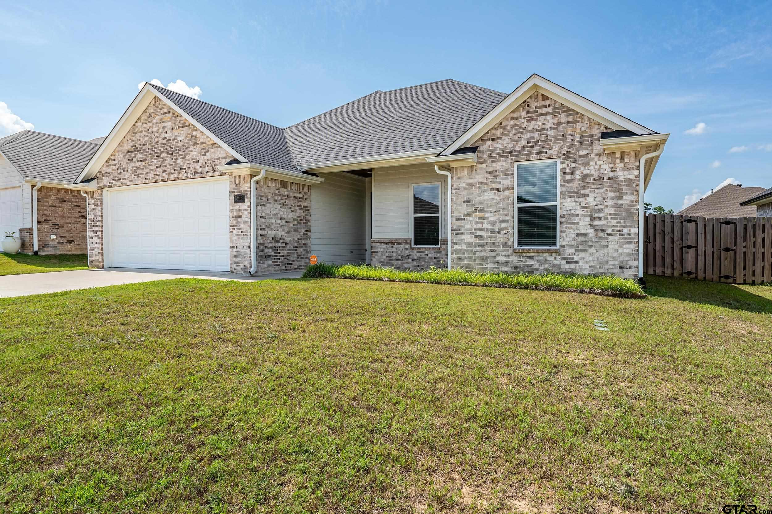 1806 Forestdale