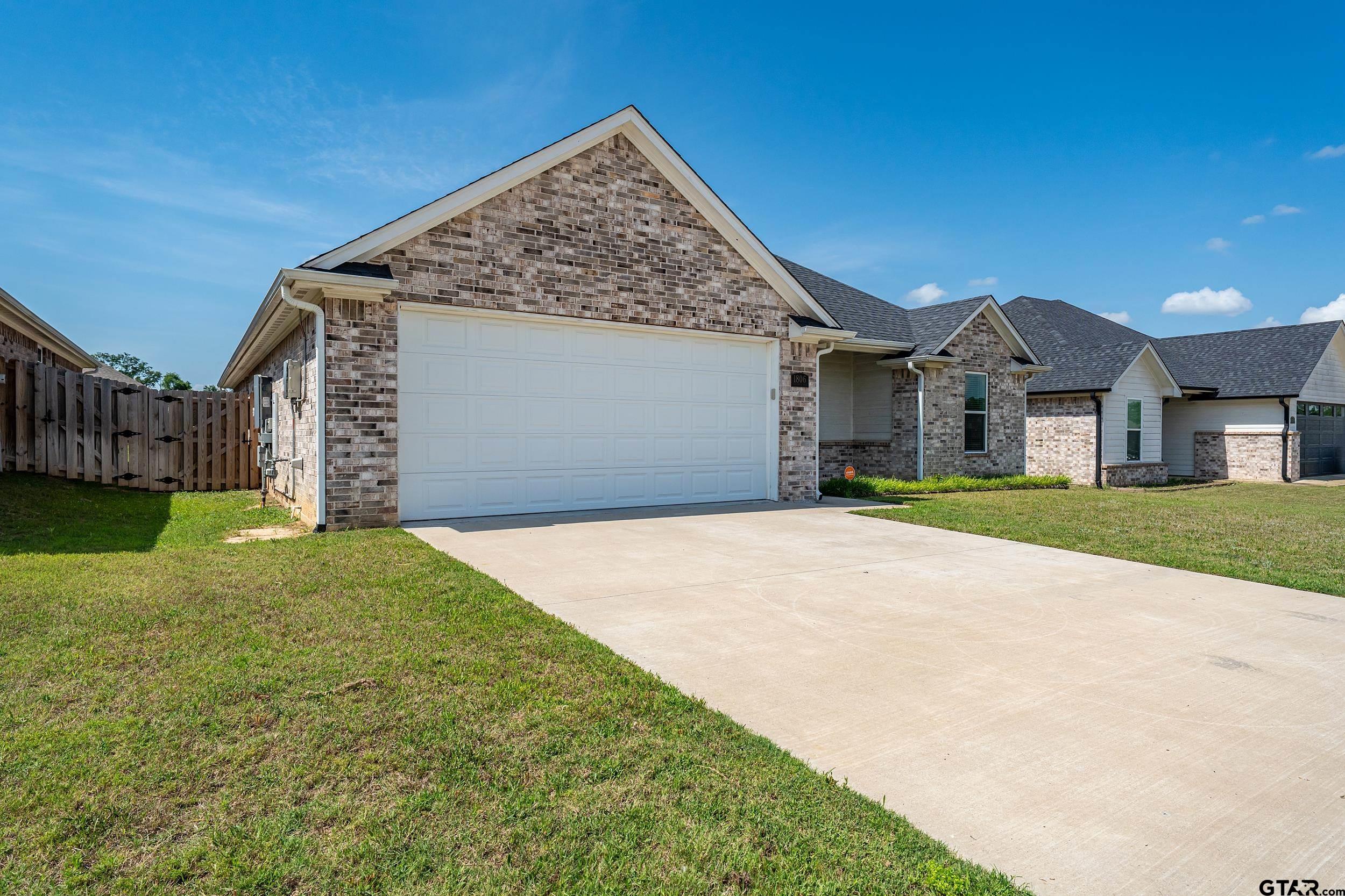 1806 Forestdale