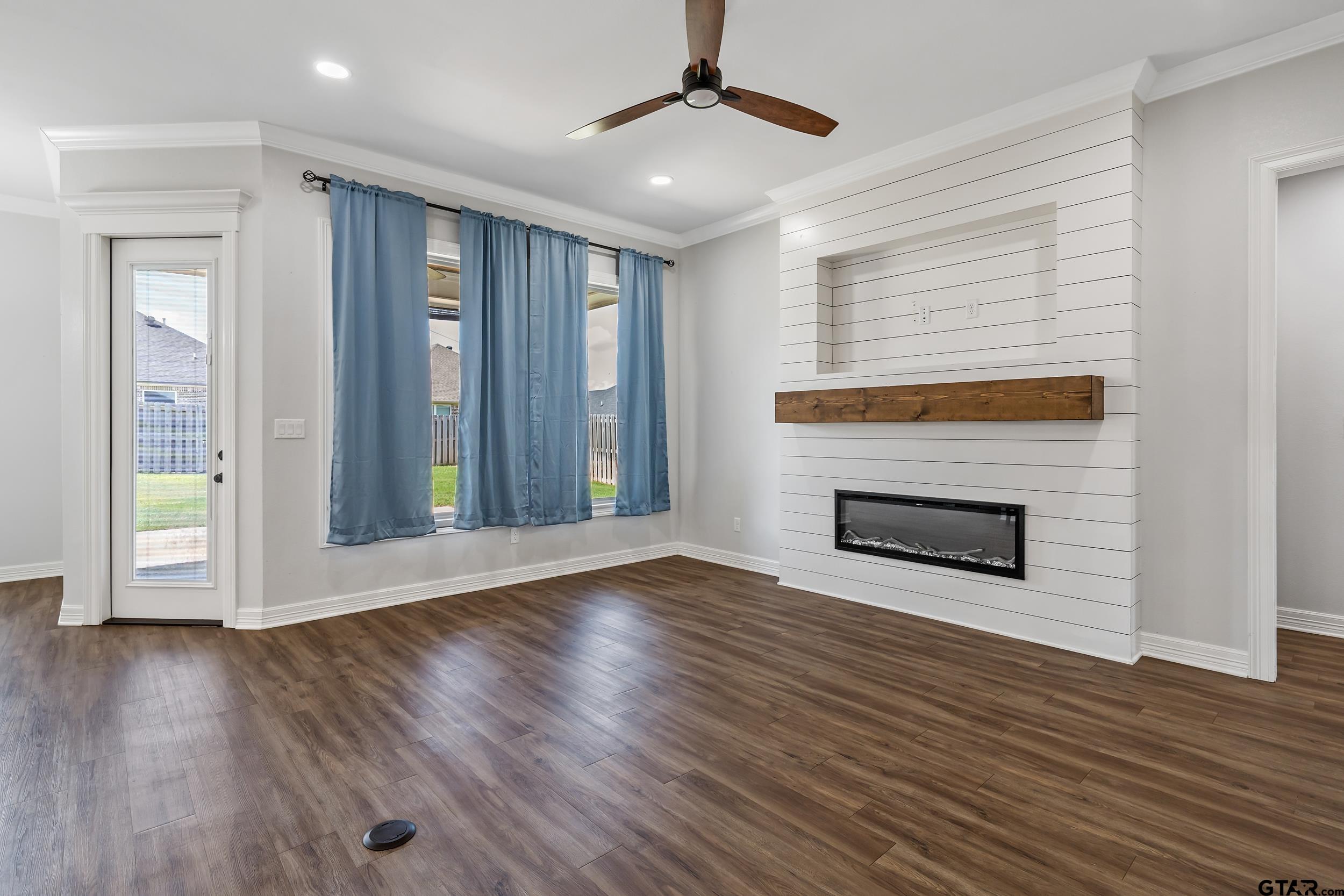 1806 Forestdale