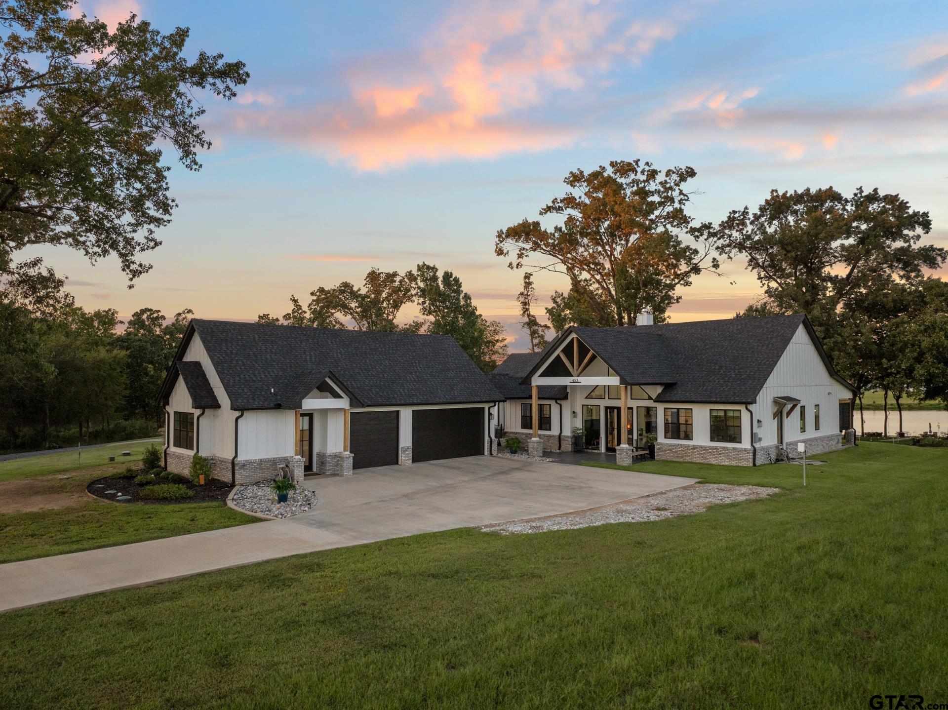 453 Private Road 2712