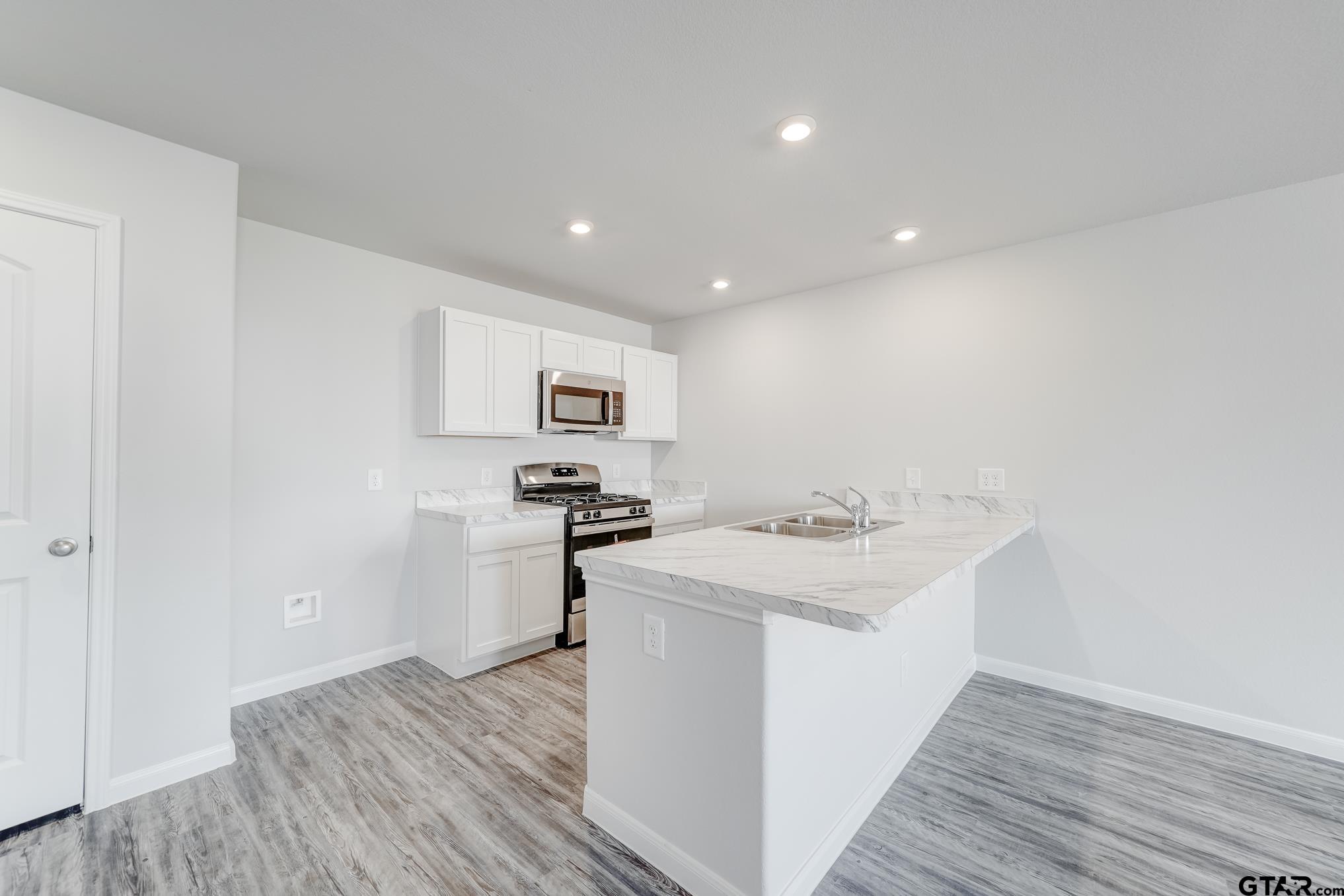 406 Parker Oaks Dr.