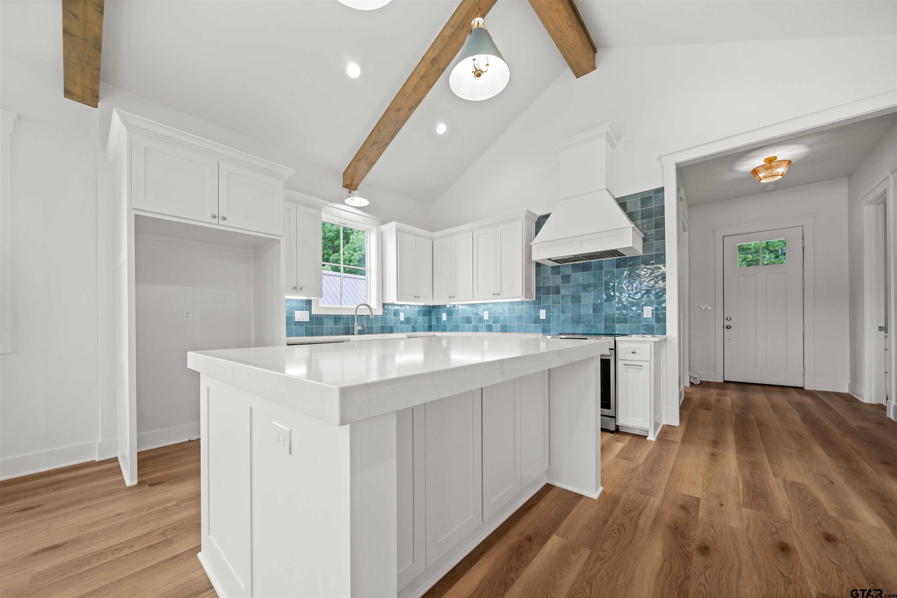 2630 Aqua Vista