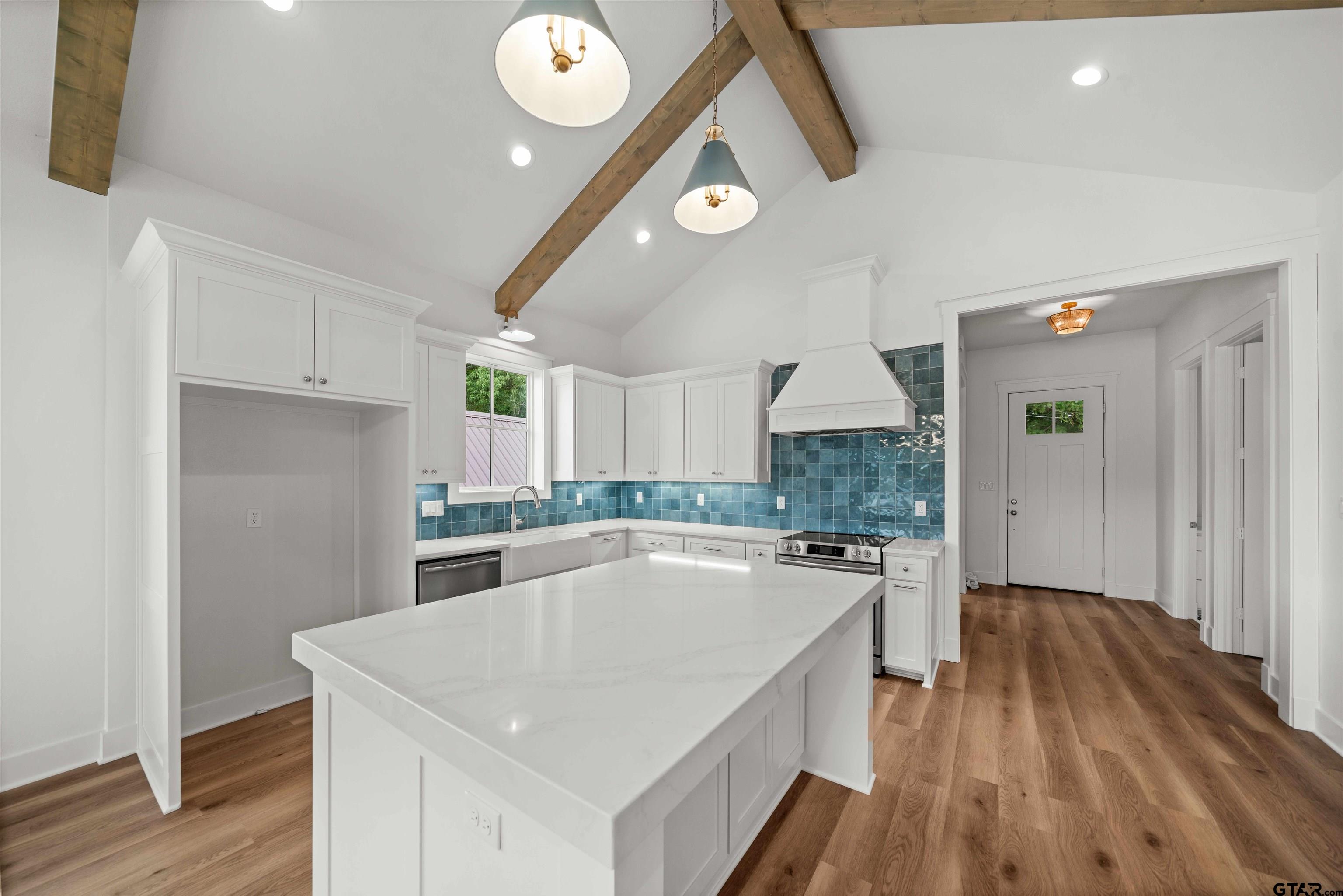 2630 Aqua Vista