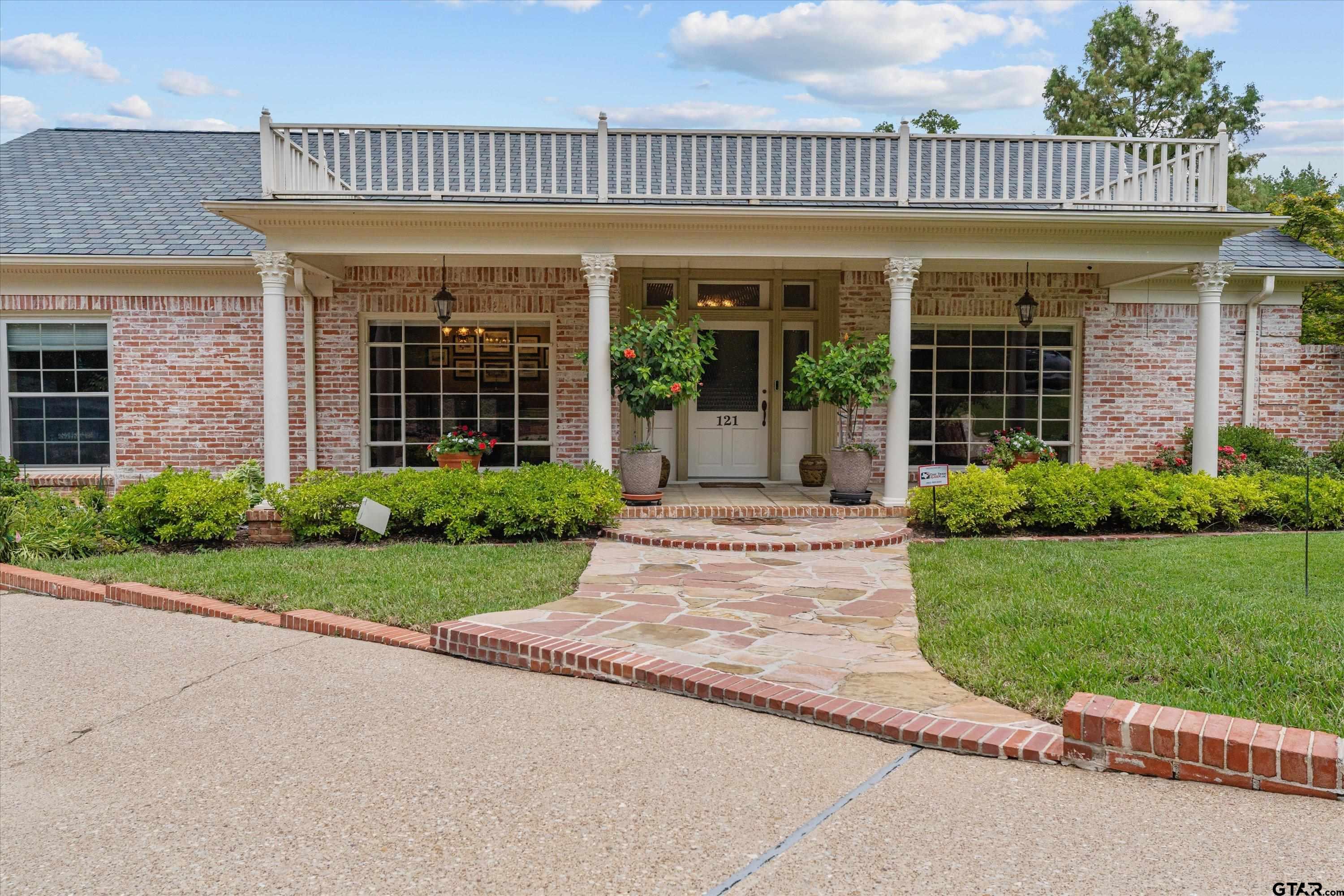 121 Fair Ln