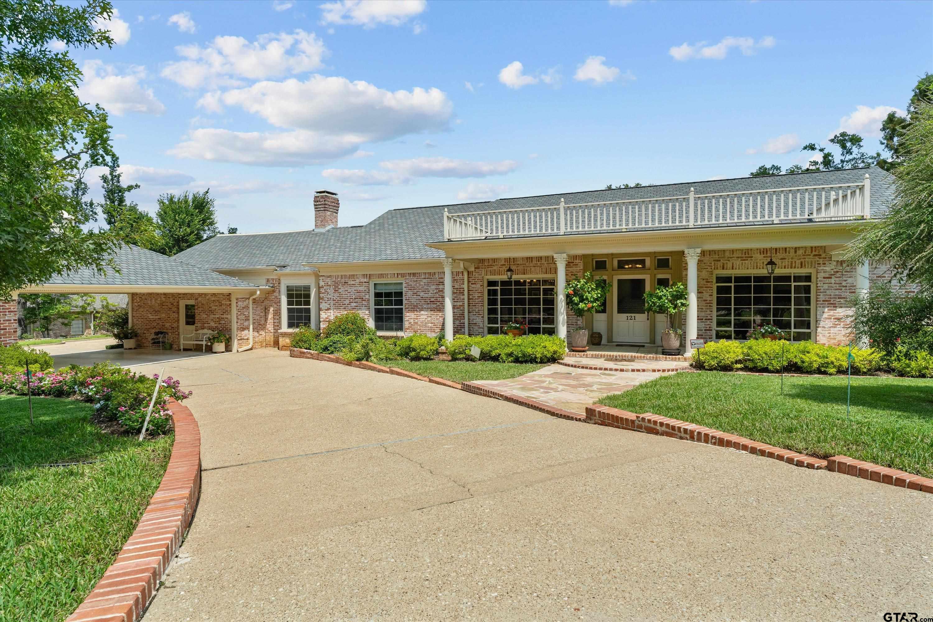 121 Fair Ln