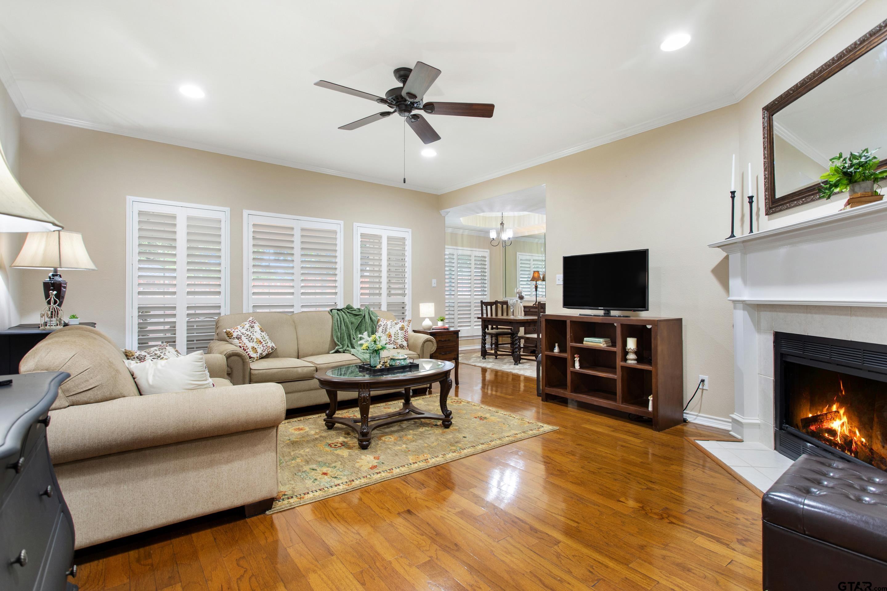 5401 Hollytree #2001