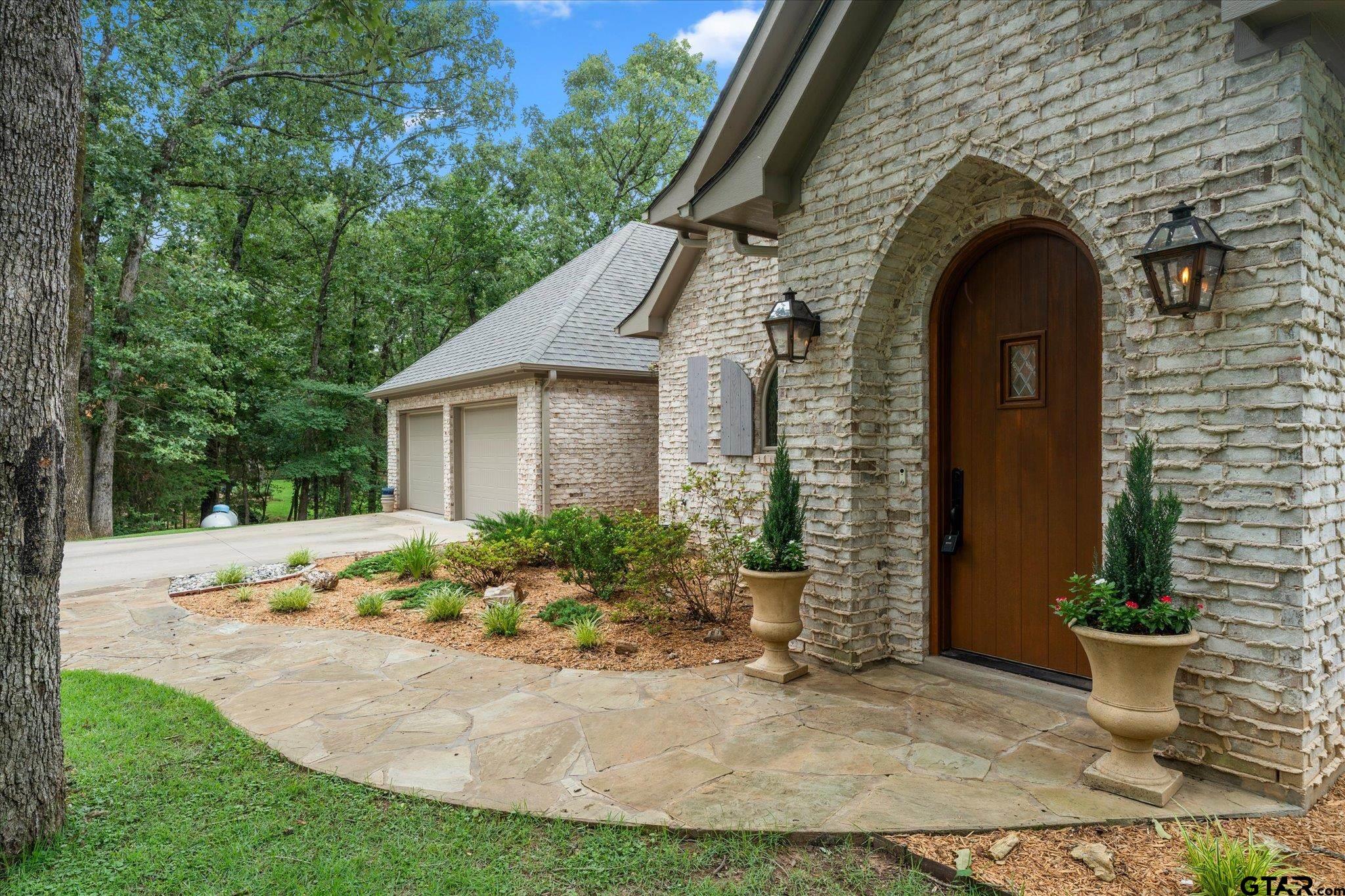 1033 County Road 4220