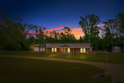 A home in Lindale