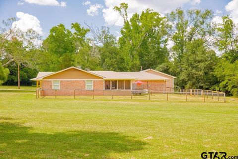 A home in Lindale