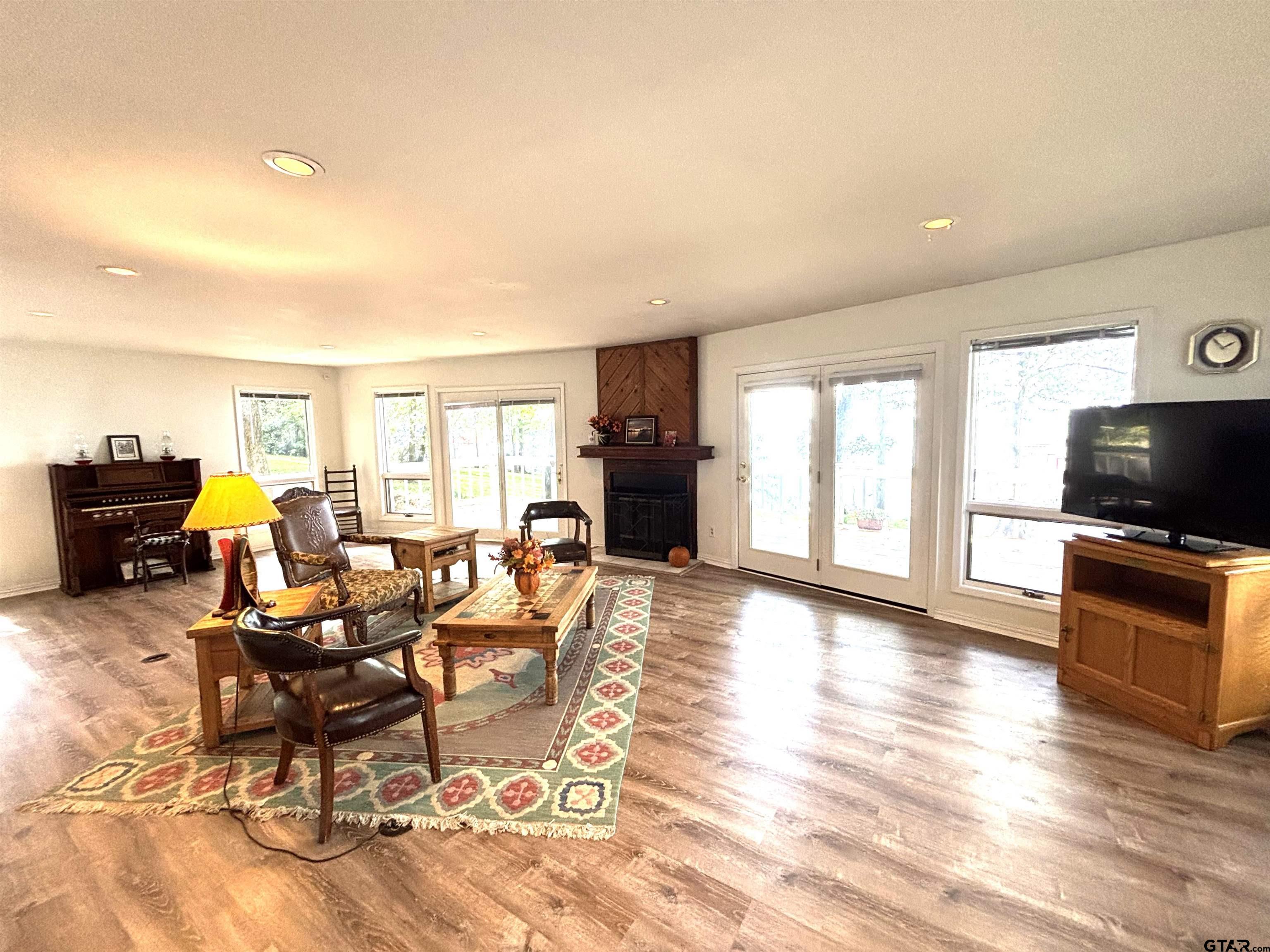 20868 Bay Shore DR.