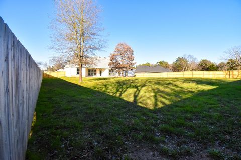 A home in Lindale